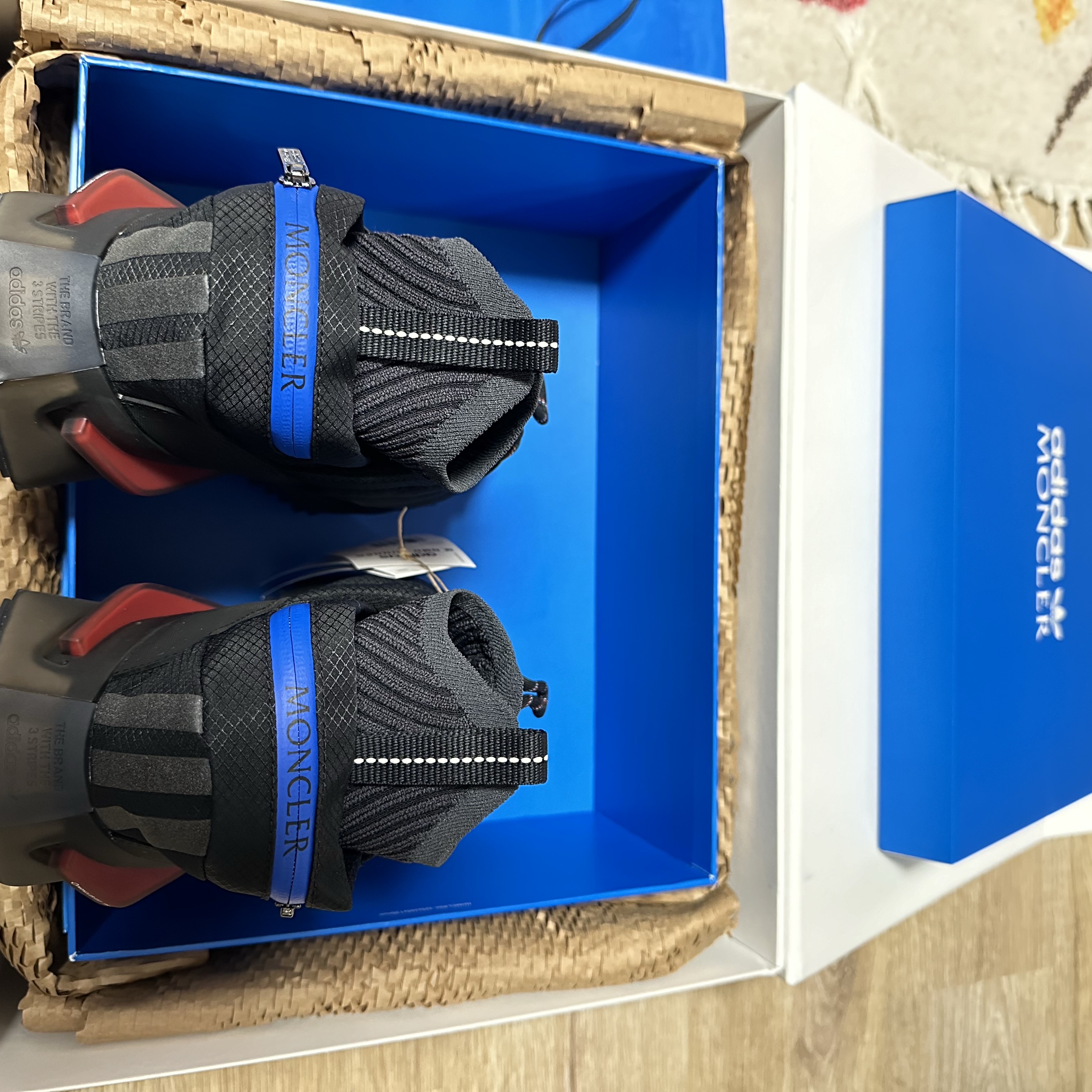Adidas x Moncler NMD Runner Core Black 착용 스타일 - 4