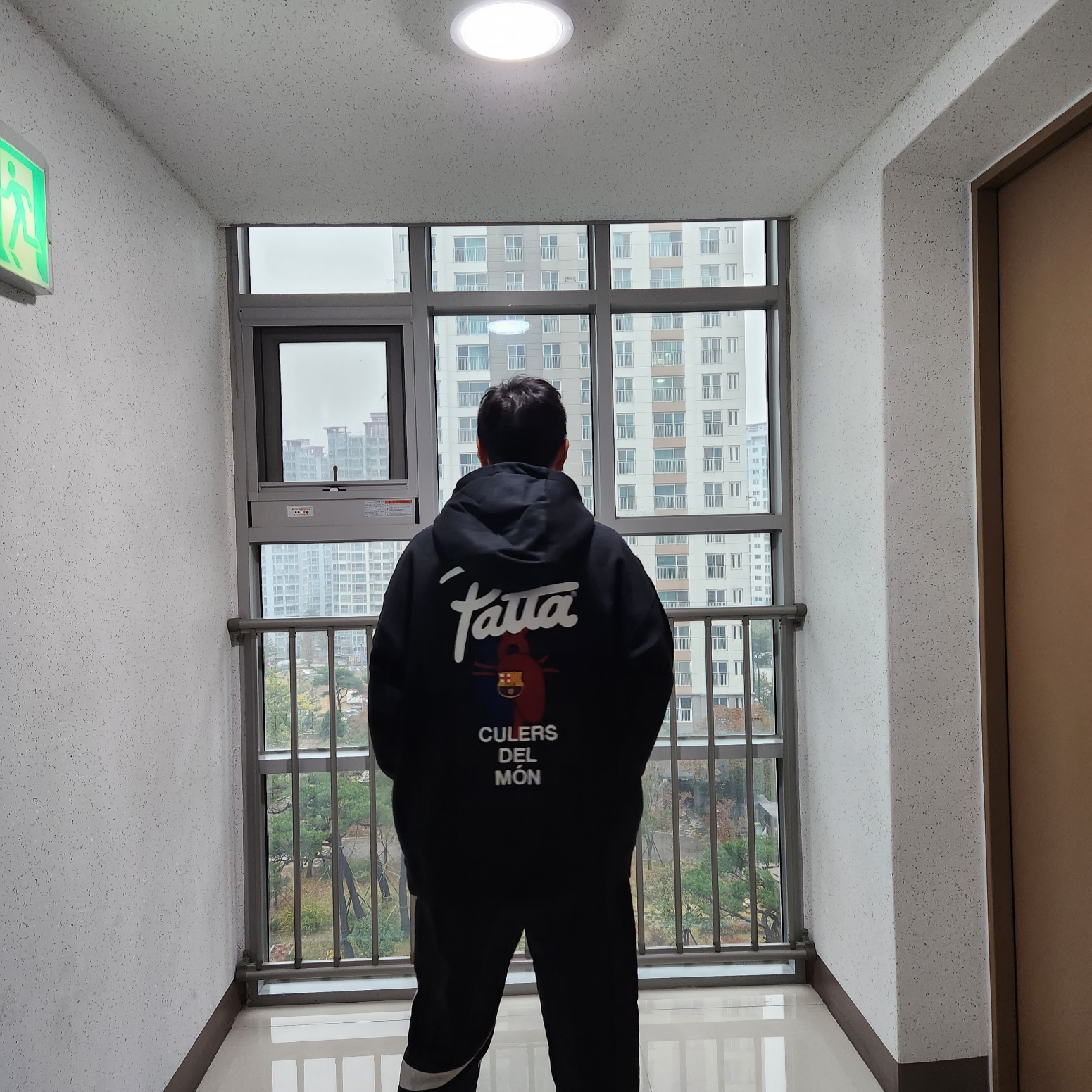 Nike x Patta x FC Barcelona Solo Swoosh Hoodie Culers del Món (FD4147-010) 착용 스타일 - 6