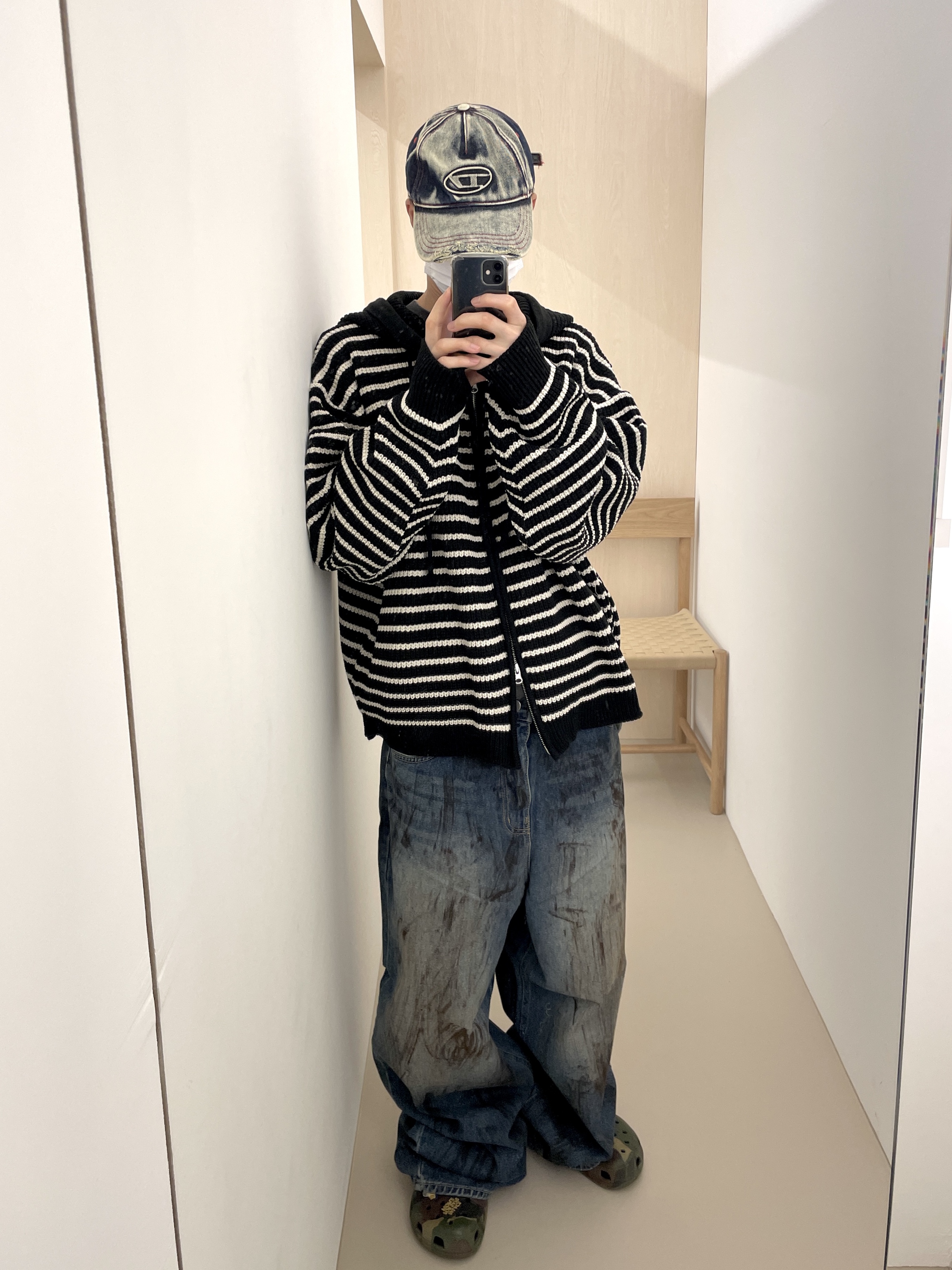 Diesel C-Seymon Treated Denim Baseball Cap Blue White, Crocs x Palace Classic Clog Woodland Camo 착용 스타일
