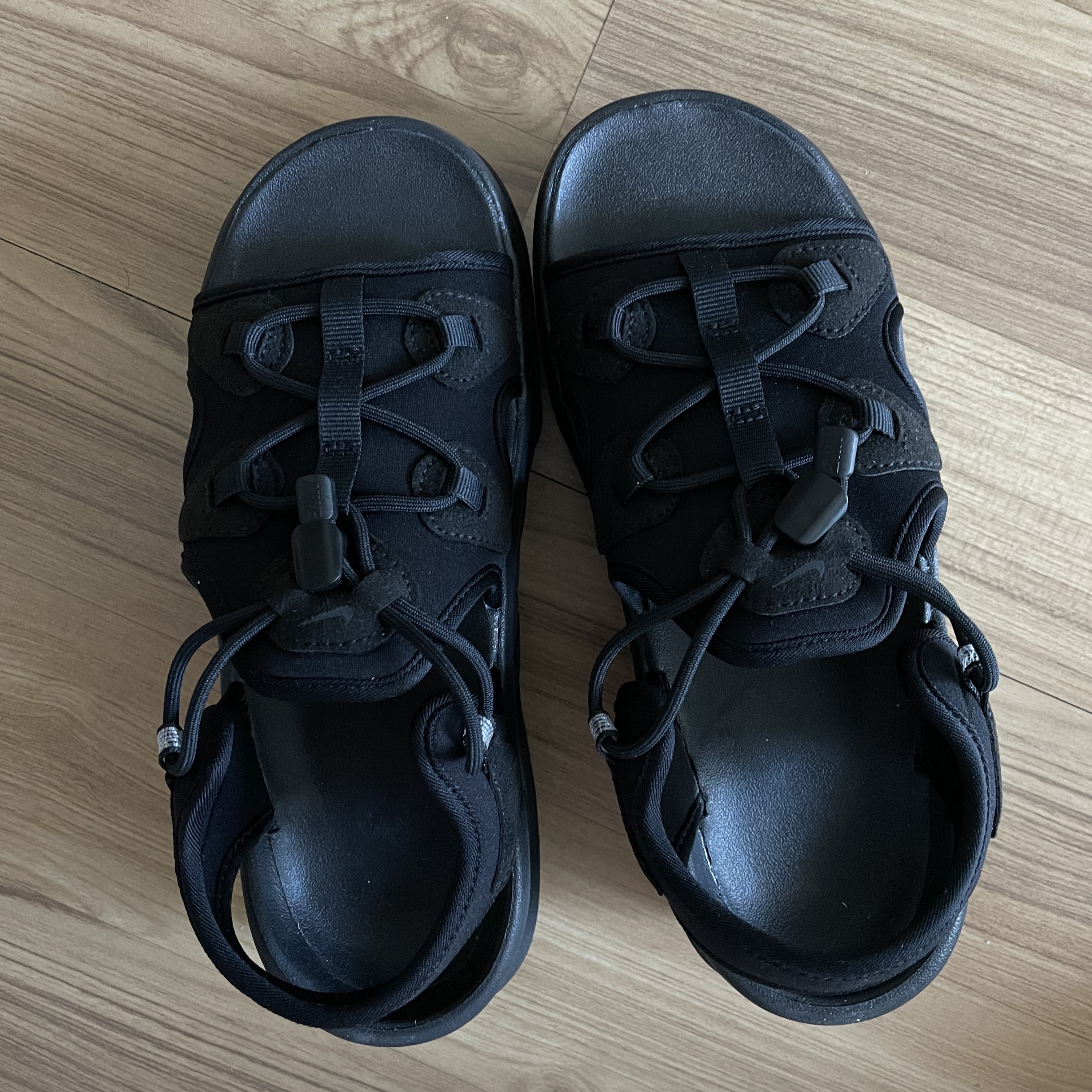 (W) Nike Air Max Koko Sandal Black 착용 스타일 - 1