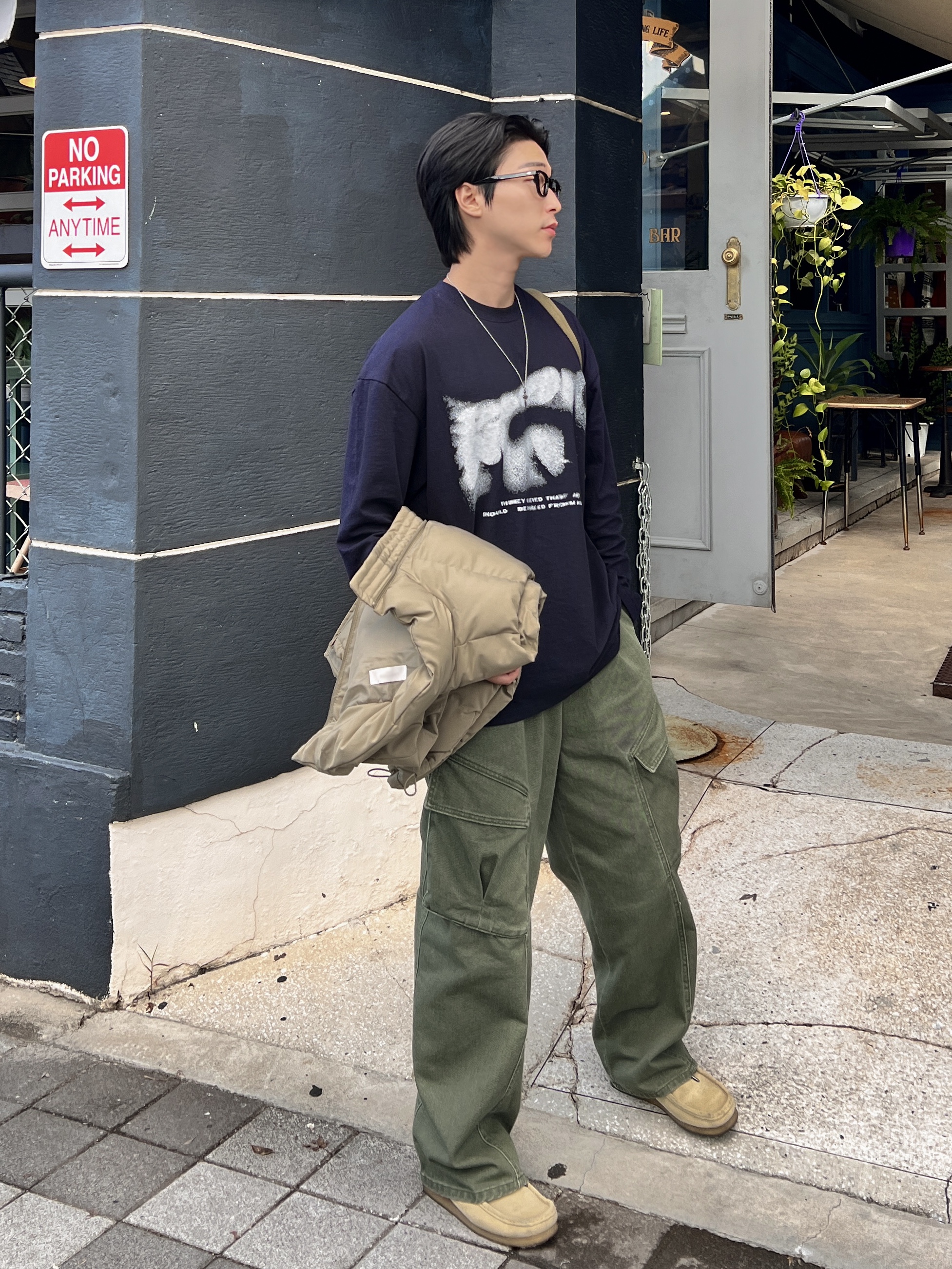Clarks Wallabee Maple Suede 착용 스타일 - 3