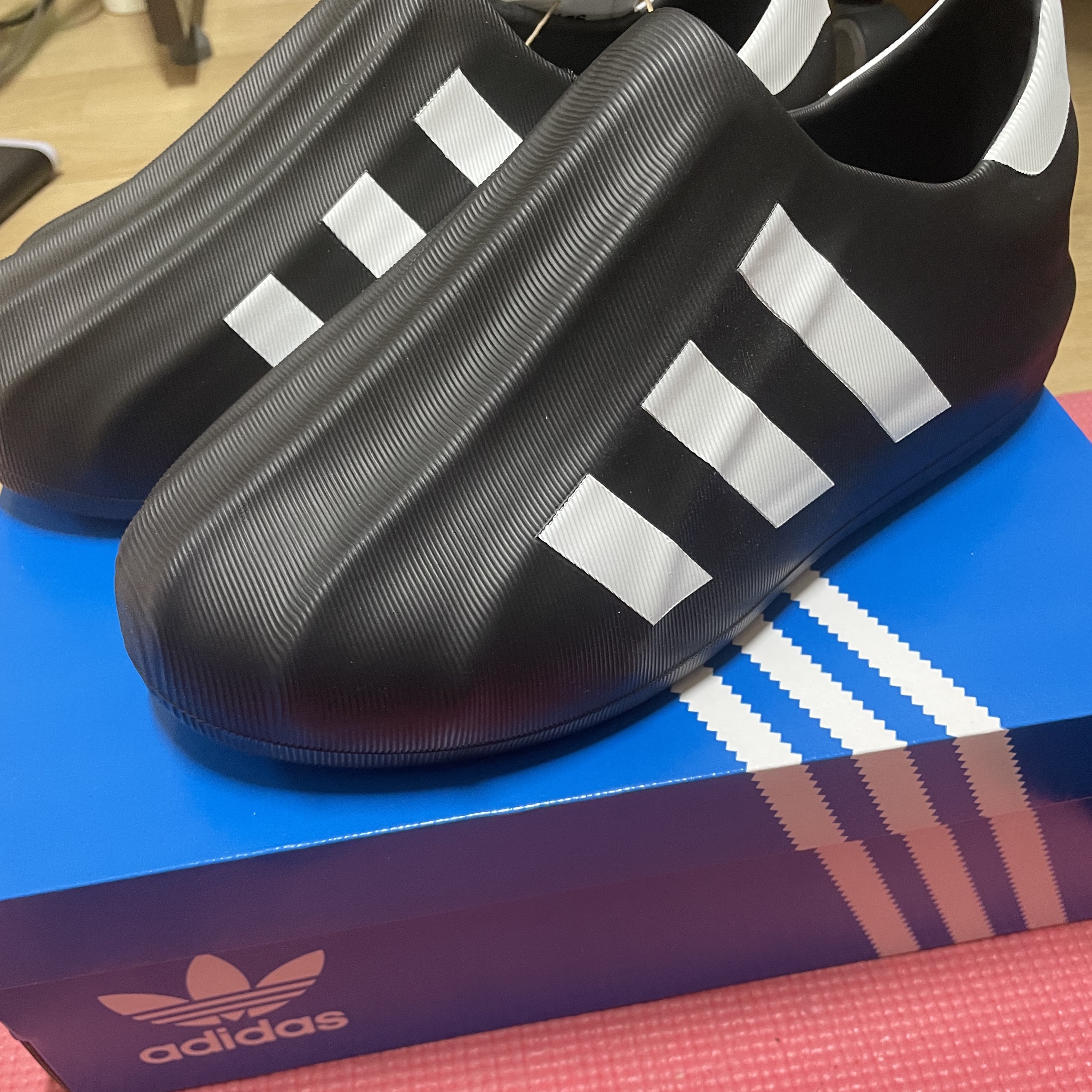 Adidas Adifom Superstar Core Black Cloud White 착용 스타일