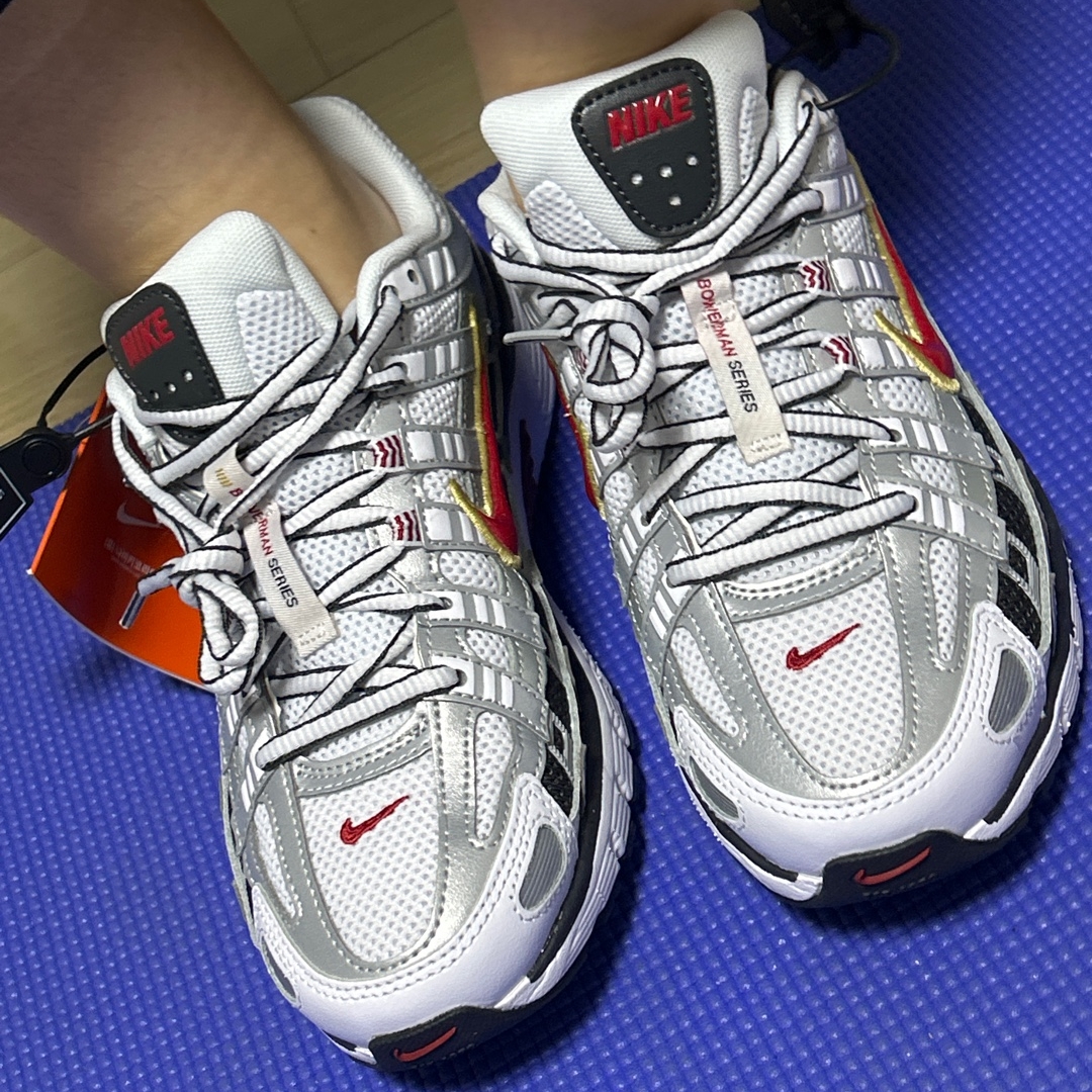 (W) Nike P-6000 Metallic Silver Red 착용 스타일