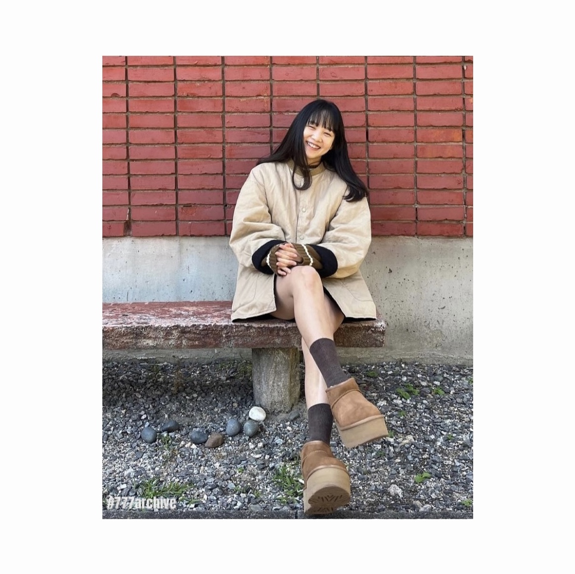 (W) UGG Classic Ultra Mini Platform Boots Chestnut 착용 스타일 - 2