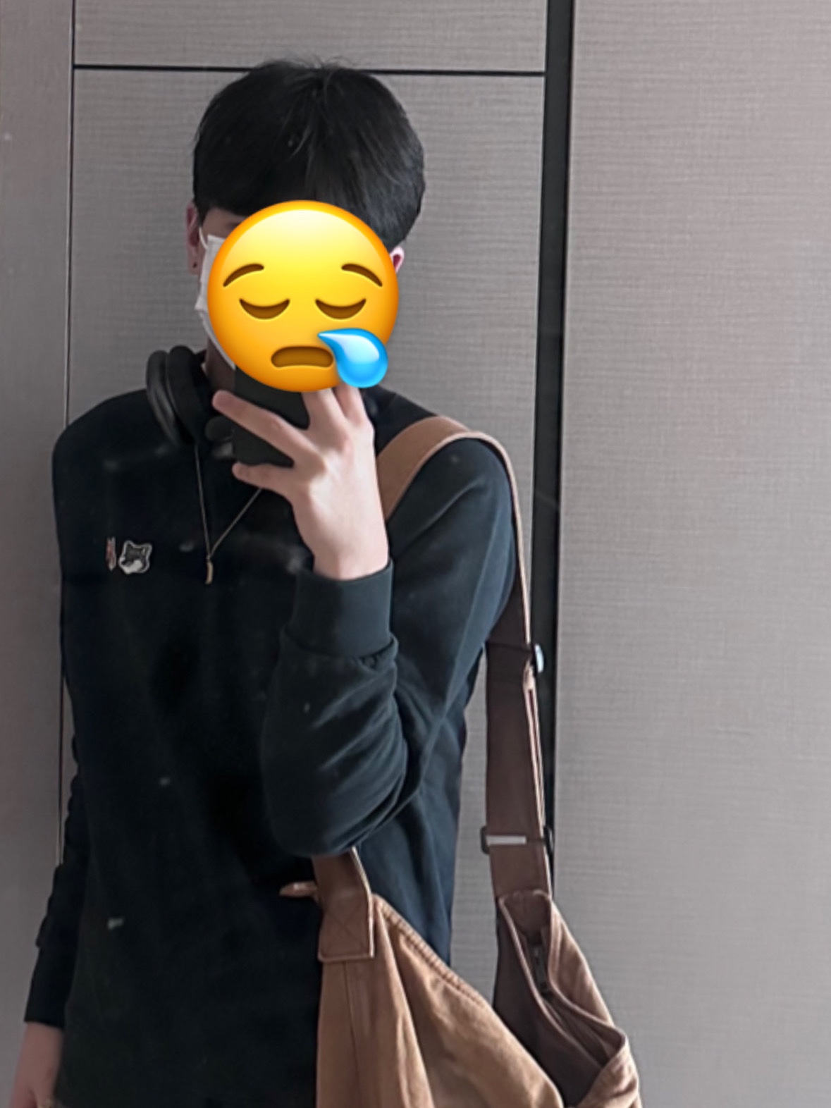 Maison Kitsune Double Fox Head Patch Classic Sweatshirt Anthracite, Apple AirPods Max Lightning Space Gray (Korean Ver.) 착용 스타일 - 2