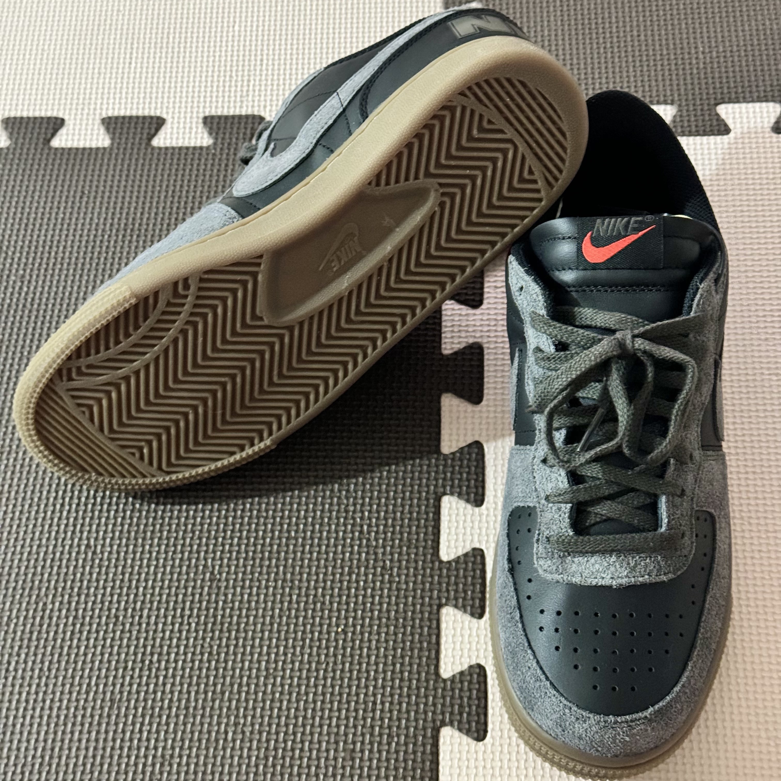 Nike Terminator Low Black Medium Ash 착용 스타일 - 1