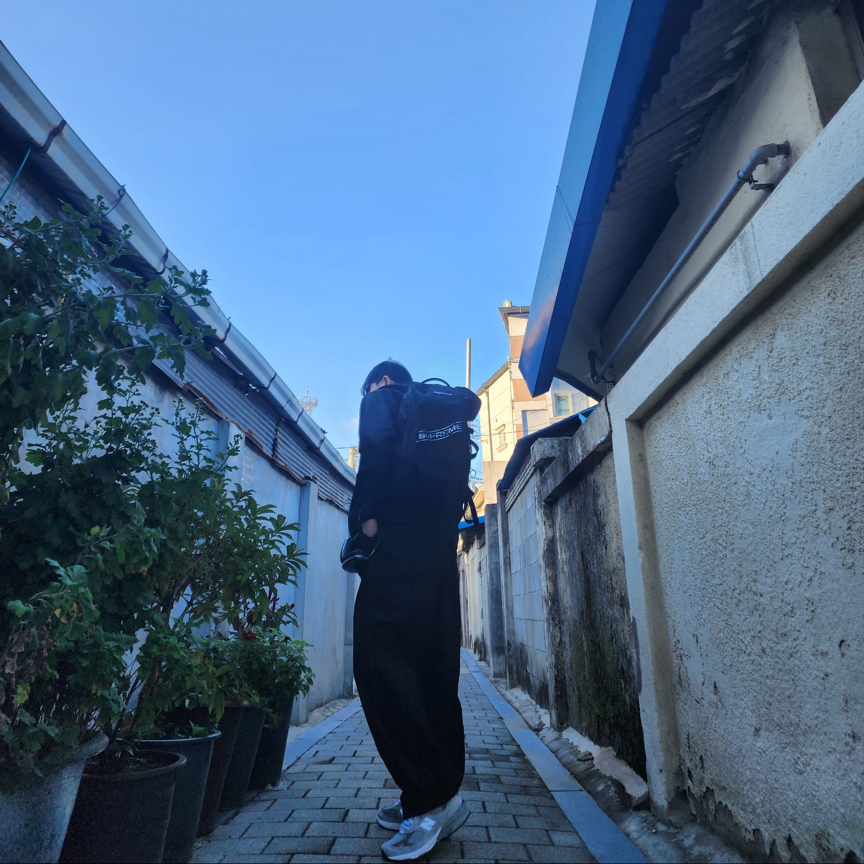 Jansport Super Stash Black, The North Face Hi Mountain Jacket Black 착용 스타일 - 5