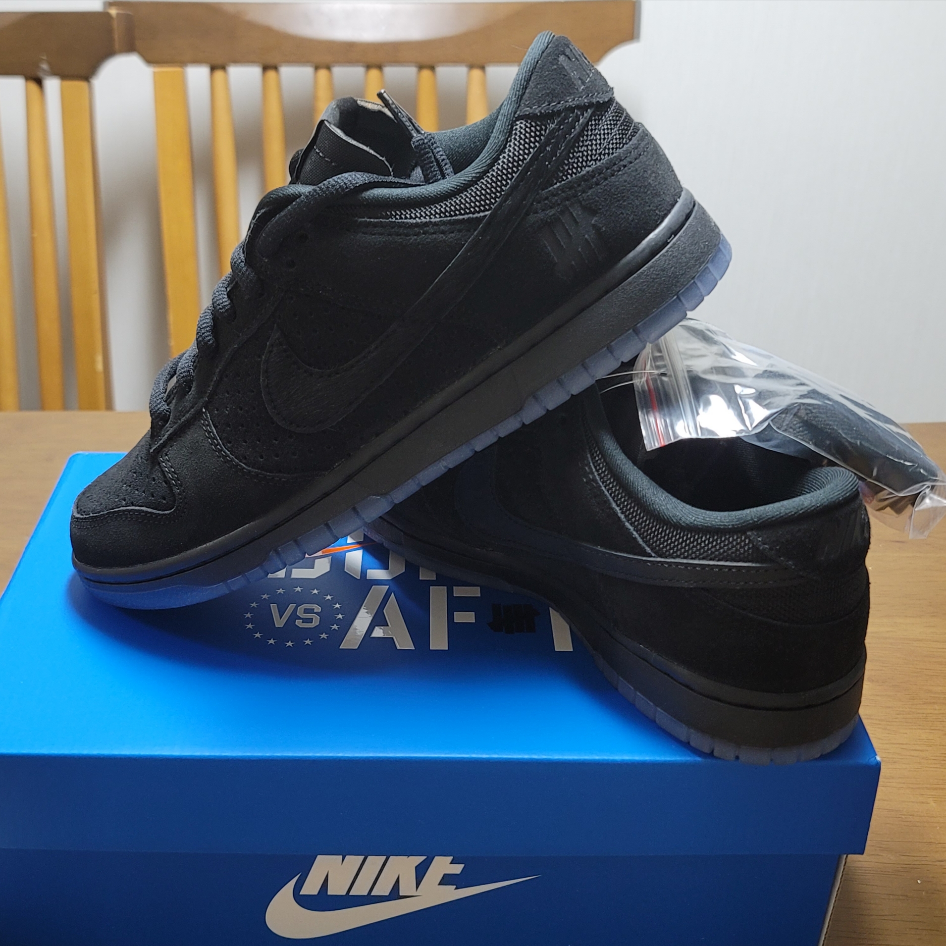 Nike x Undefeated Dunk Low SP 5 On It Black 착용 스타일