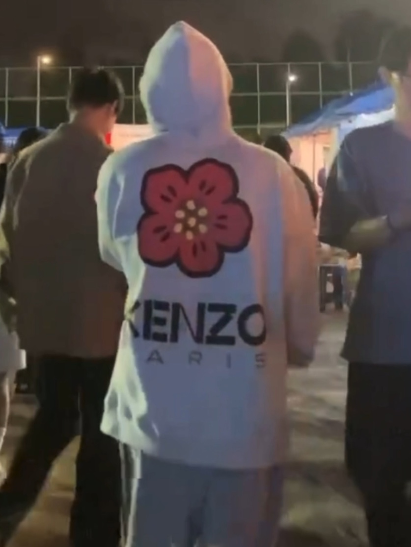 Kenzo Boke Flower Oversized Hoodie Sweatshirt Pale Grey 착용 스타일 - 3