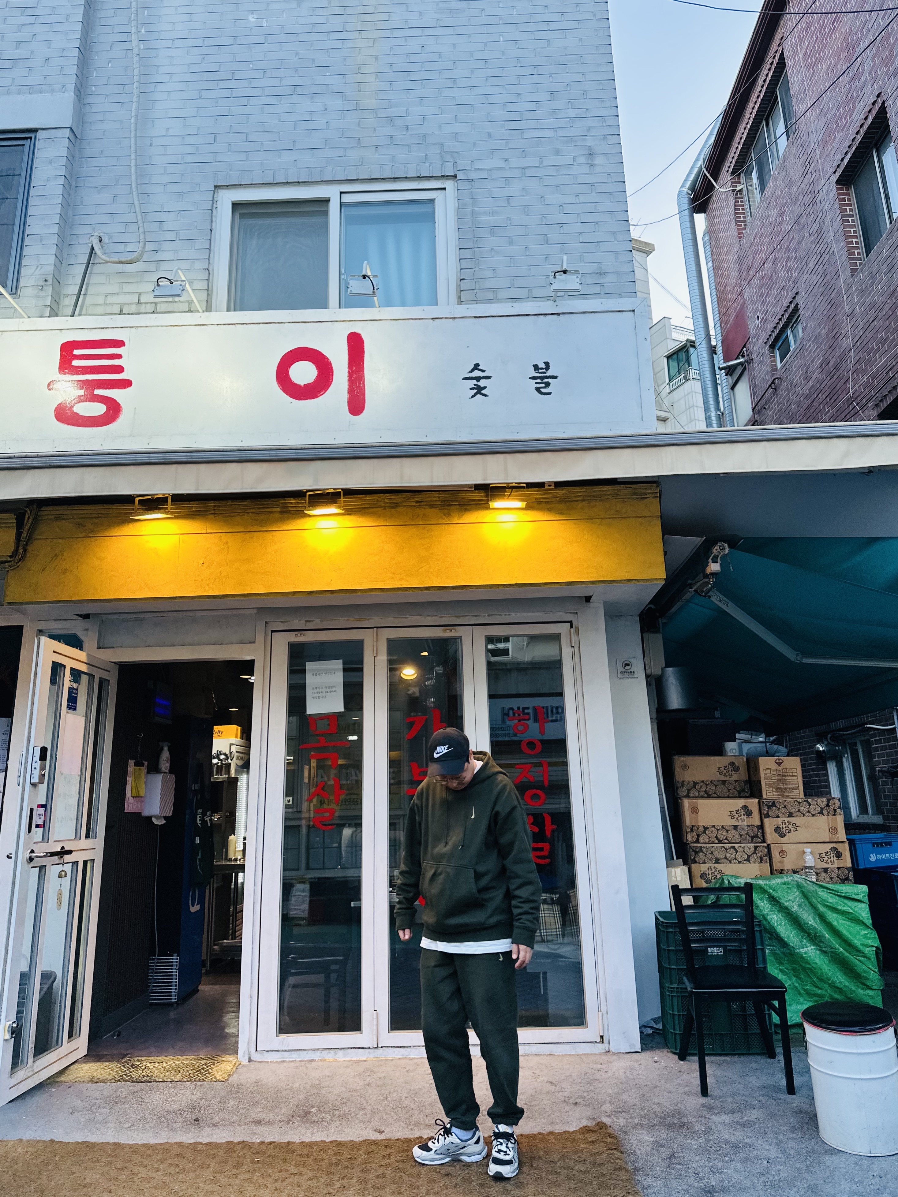 Nike Heritage 86 Futura Washed Cap Black White, Nike x Billie Eilish NRG Fleece Hoodie Sequoia - US/EU 착용 스타일 - 5