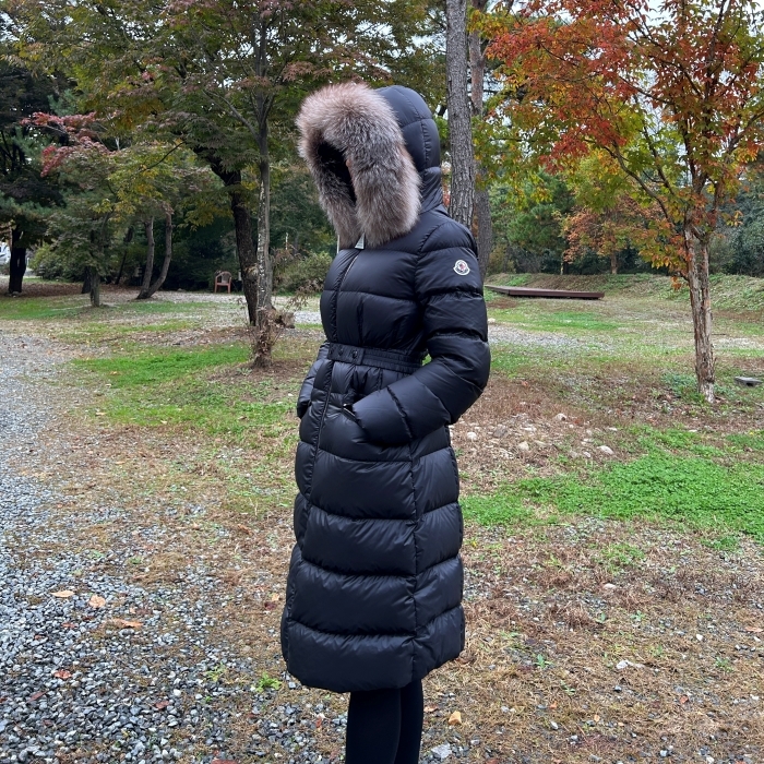 (W) Moncler Khloe Long Down Jacket Black - 23FW, (W) Moncler Boedic Long Down Jacket Black - 22FW 착용 스타일 - 3