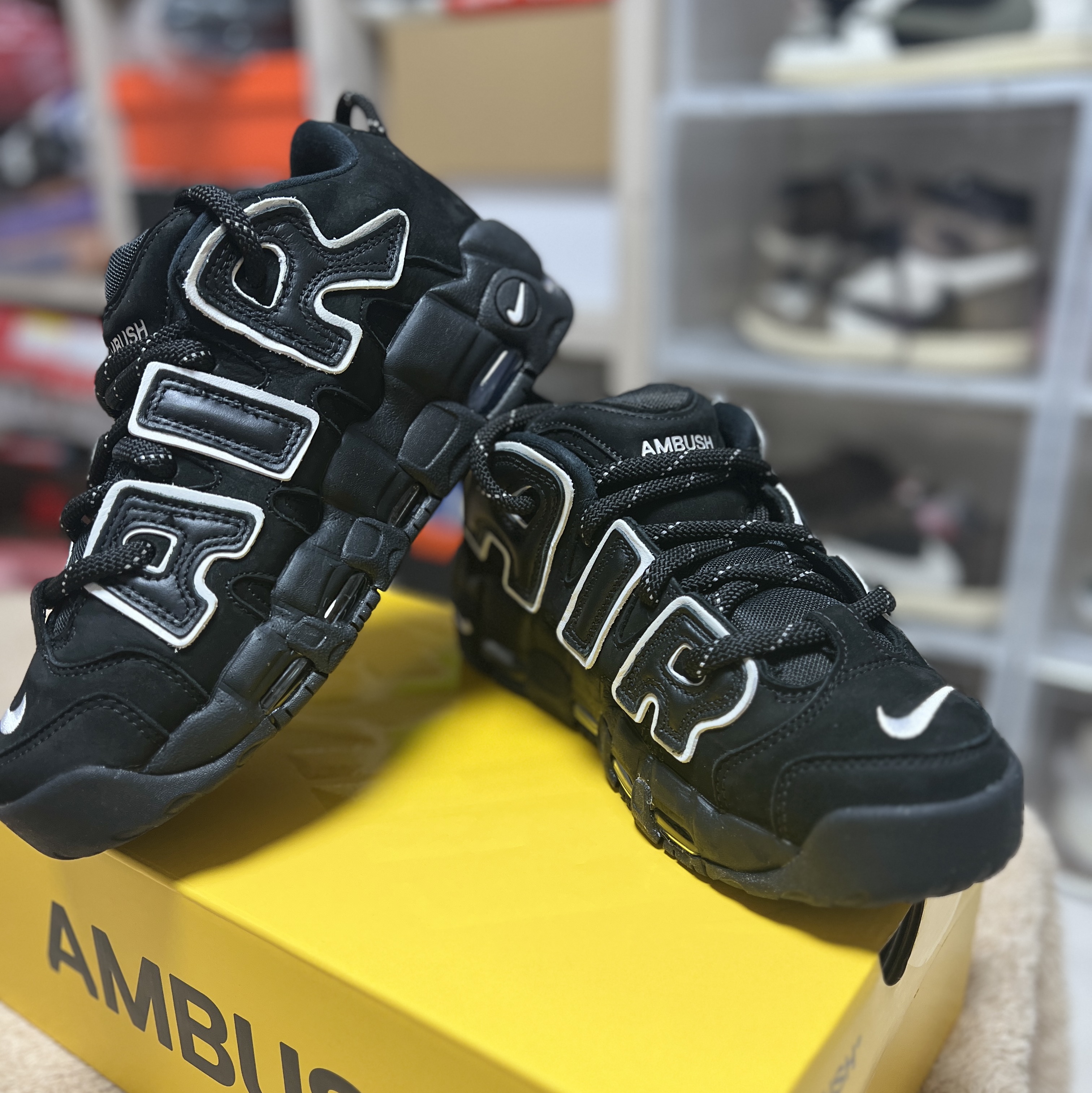 Nike x Ambush Air More Uptempo Low Black and White 착용 스타일 - 1