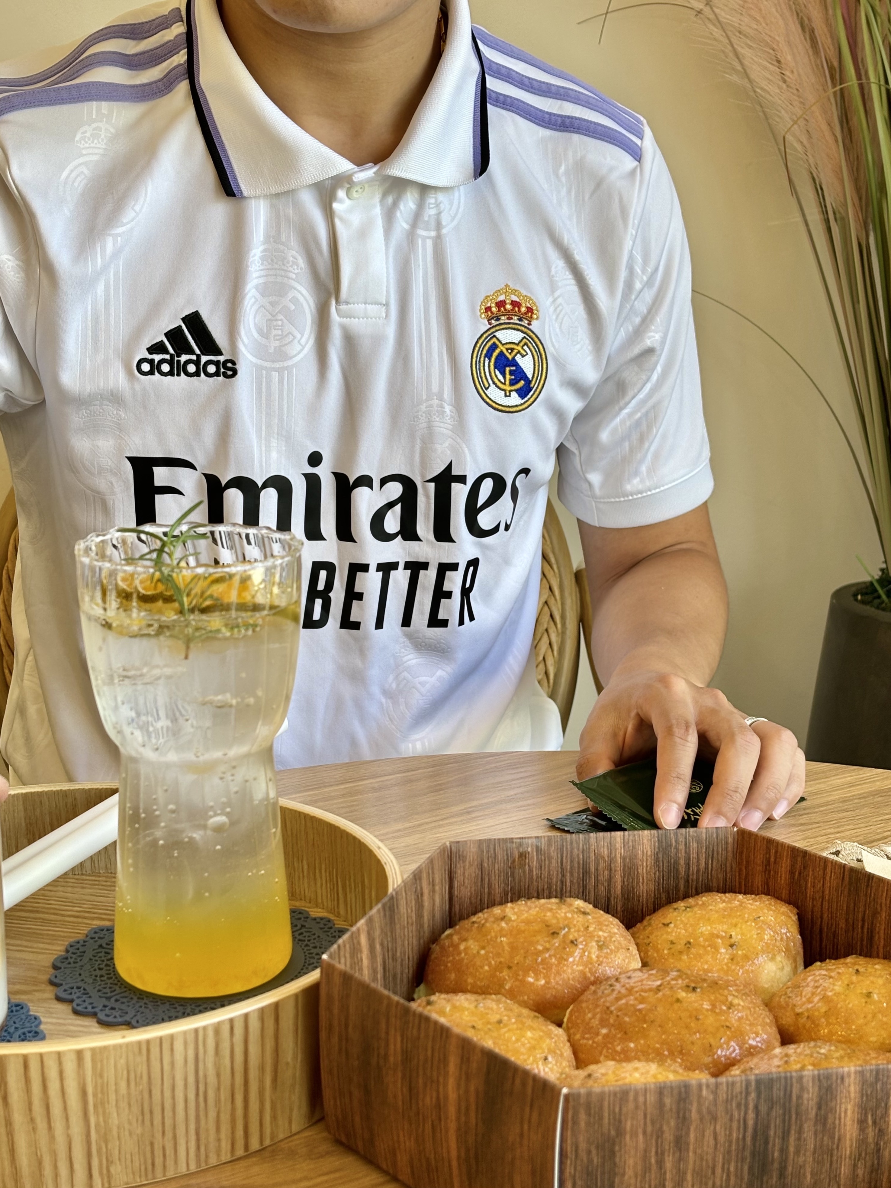 Adidas Real Madrid 2022/23 Home Jersey White - KR Sizing (Non Marking Ver.) 착용 스타일