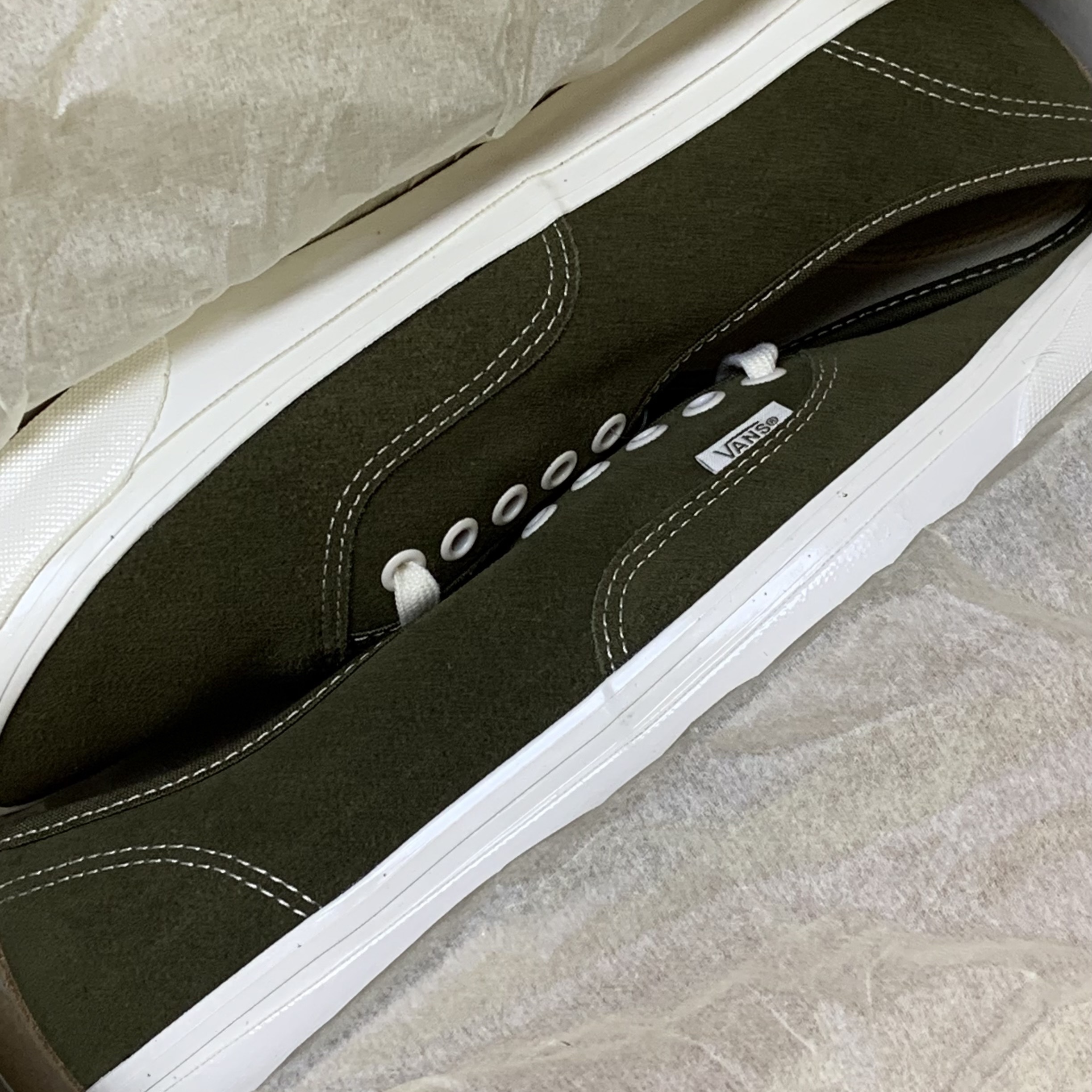 Vans Vault OG Authentic LX Suede Olive 착용 스타일