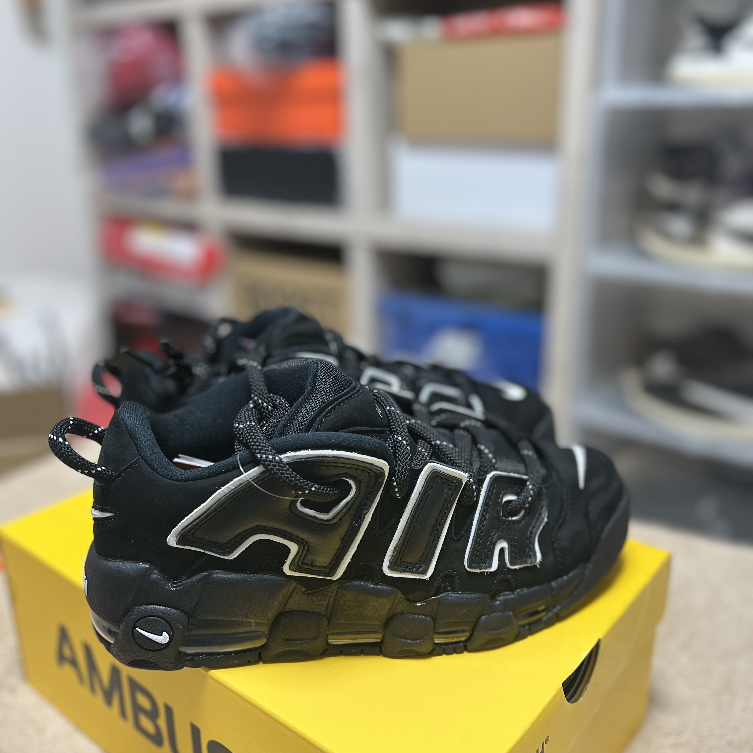 Nike x Ambush Air More Uptempo Low Black and White 착용 스타일 - 2