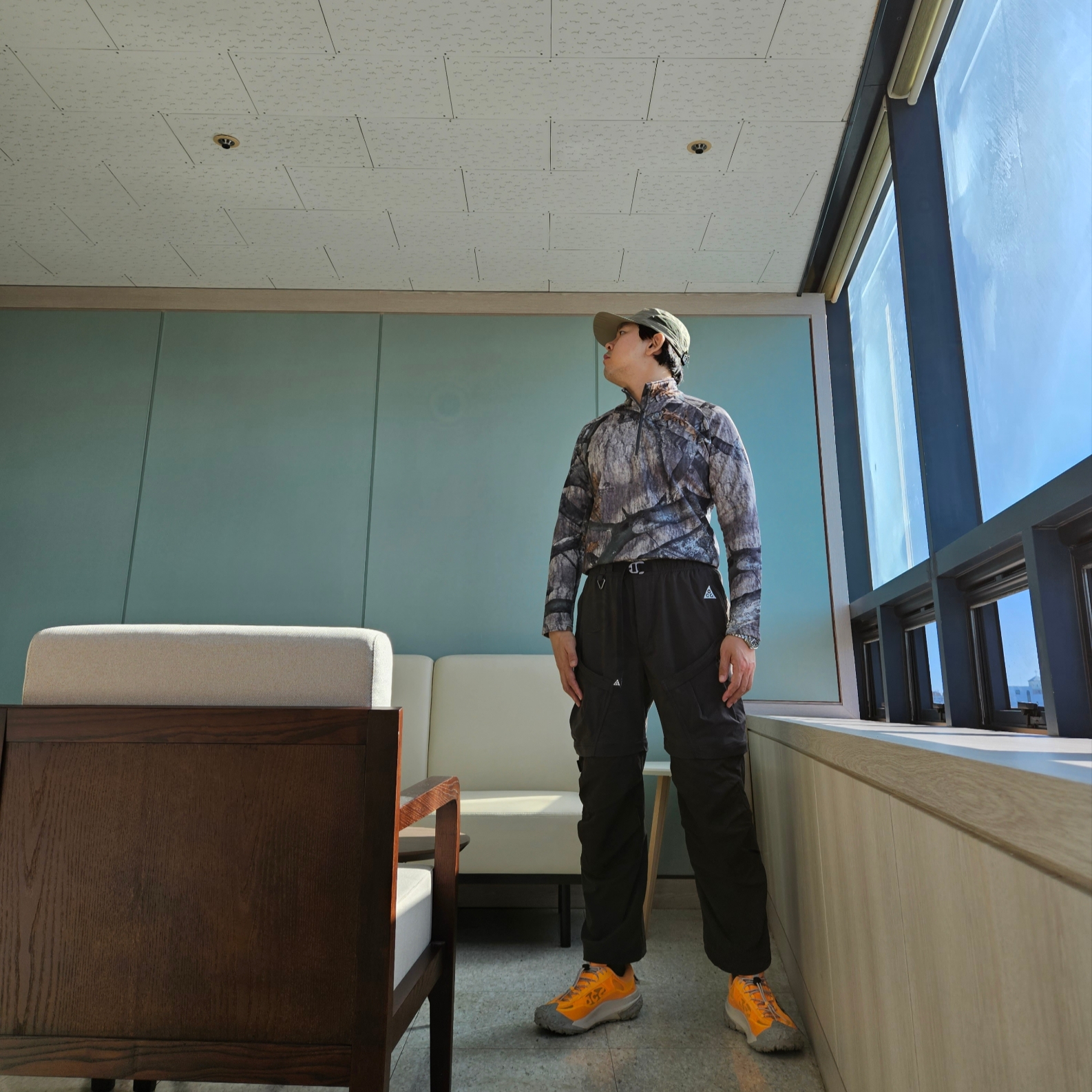 Nike ACG Mountain Fly 2 Low Laser Orange, Nike ACG Smith Summit Cargo Pants Velvet Brown - Asia 착용 스타일 - 2