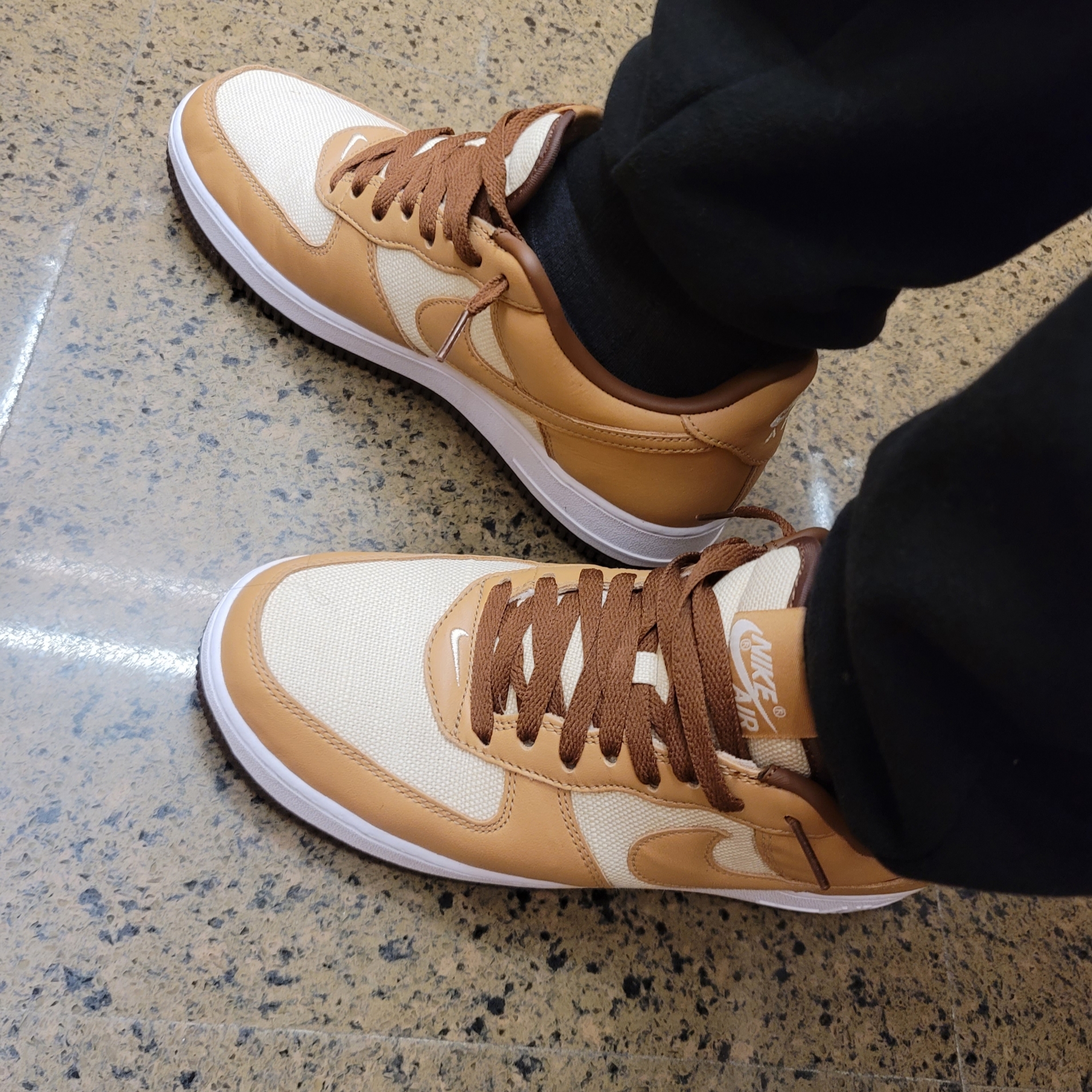 Nike Air Force 1 Low QS Acorn 2021 착용 스타일
