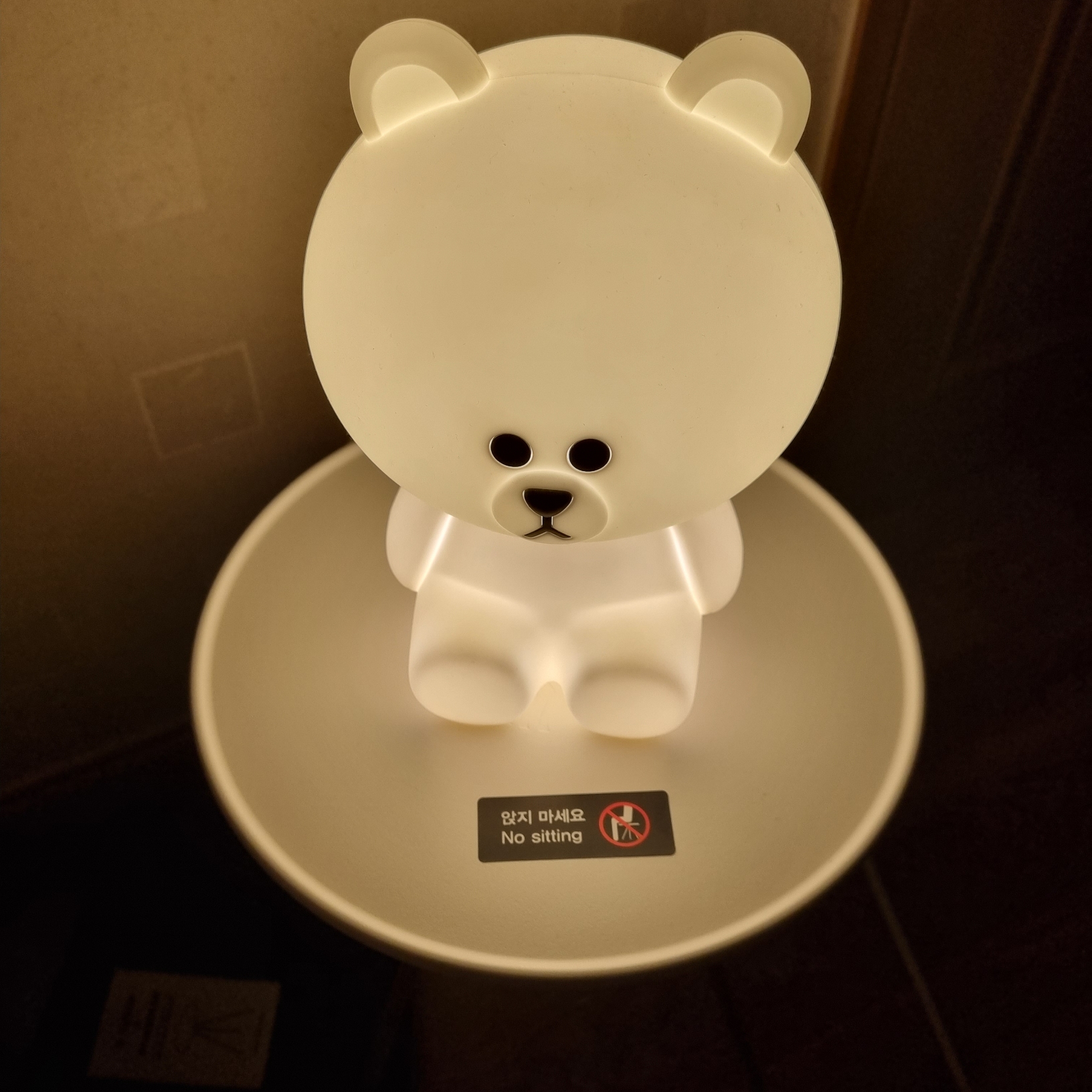 Starbucks x Helinox Side Table Ivory 착용 스타일