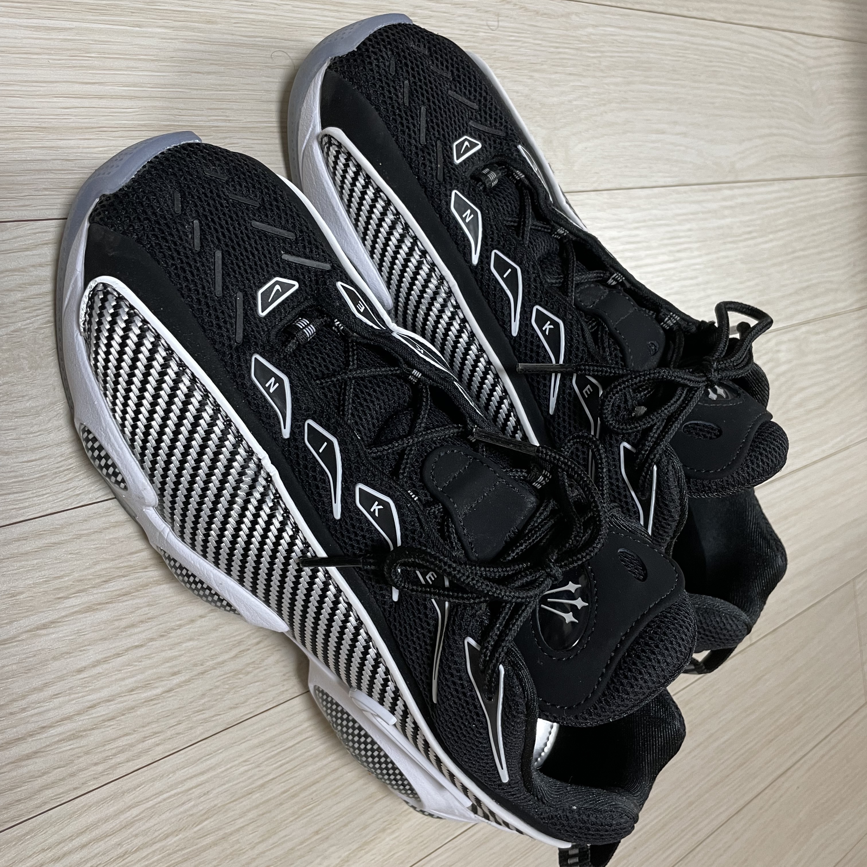 Nike x Drake Nocta Glide Black White Clear 착용 스타일