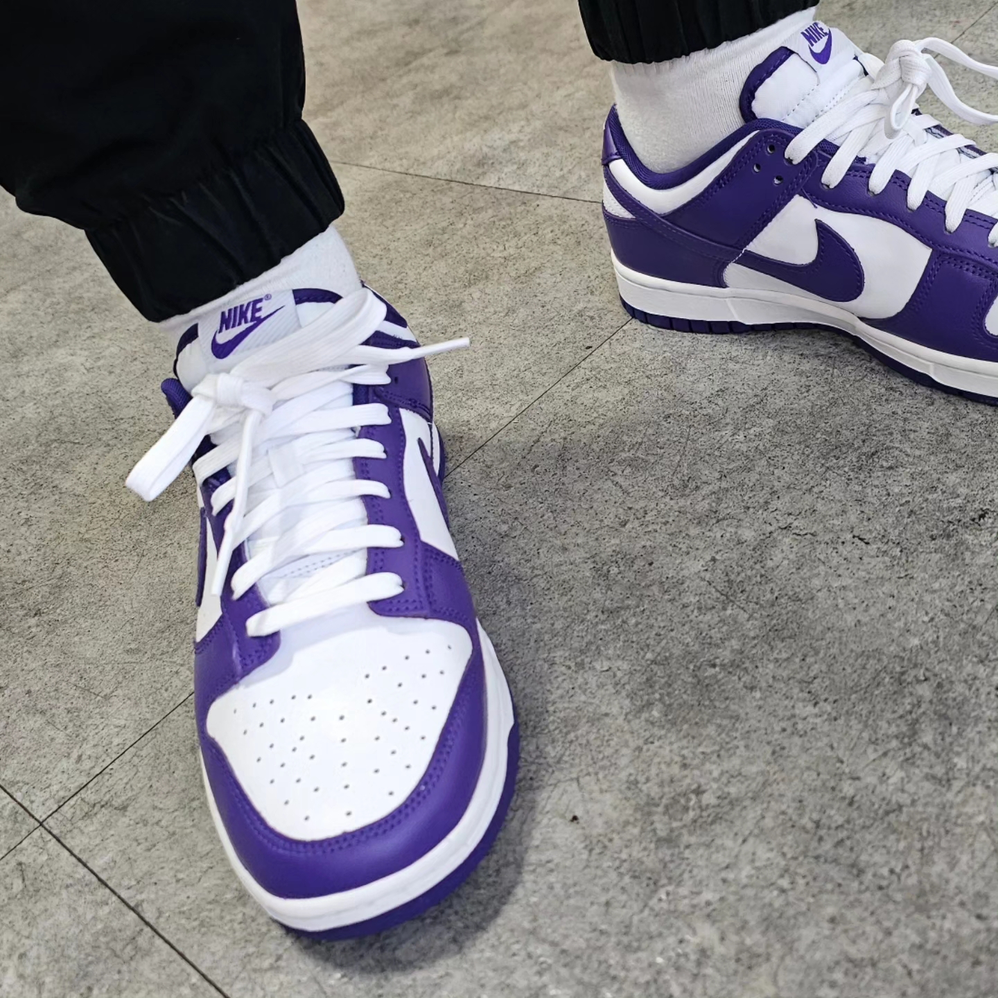 Nike Dunk Low Retro Championship Court Purple 착용 스타일 - 5