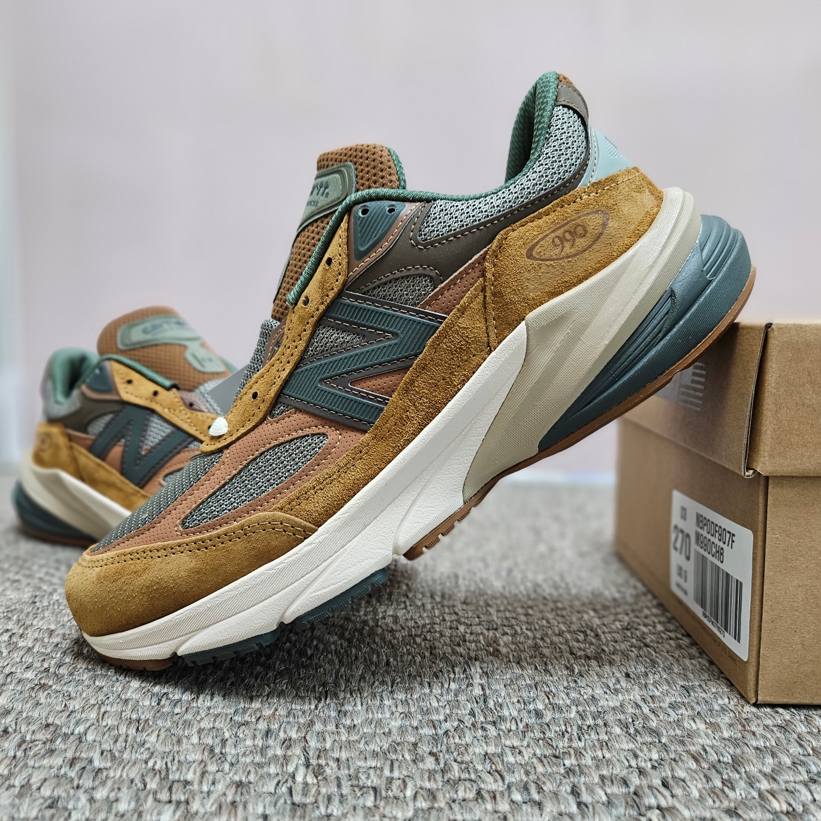 New Balance x Carhartt WIP 990v6 Made in USA Hamilton Brown Military Green 착용 스타일 - 1