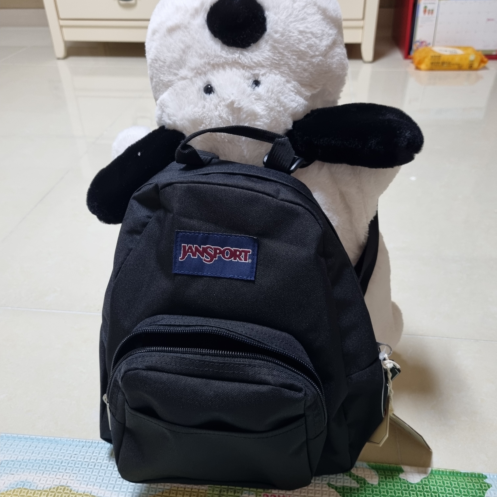 Jansport Half Pint Mini Backpack Black 착용 스타일