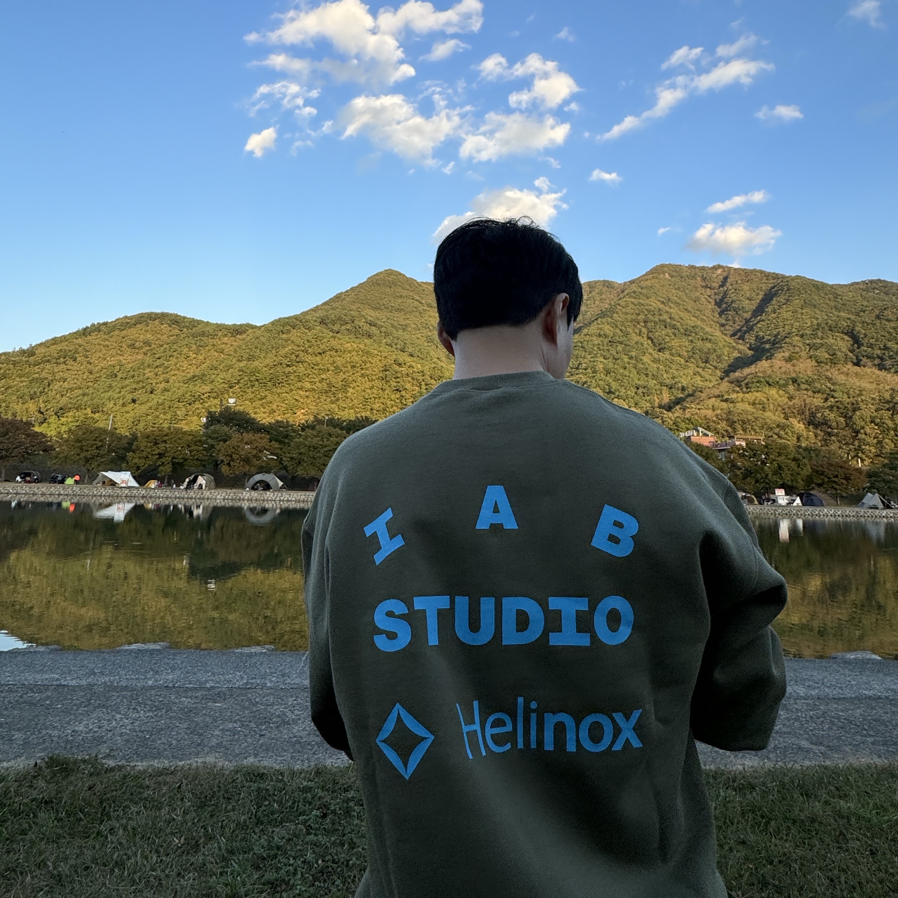 IAB Studio x Helinox Sweatshirt Leaf Green, IAB Studio x Helinox Sweatpants Leaf Green 착용 스타일 - 1