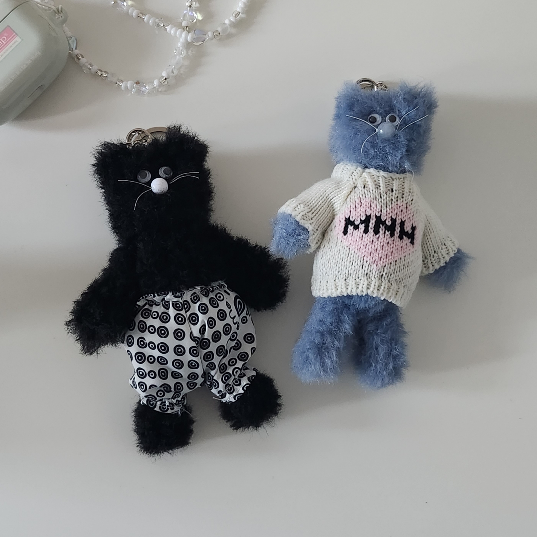 Monamhee Love Flexy Keyring Blue, Monamhee x 10 Corso Como Bianco Keyring Black 착용 스타일