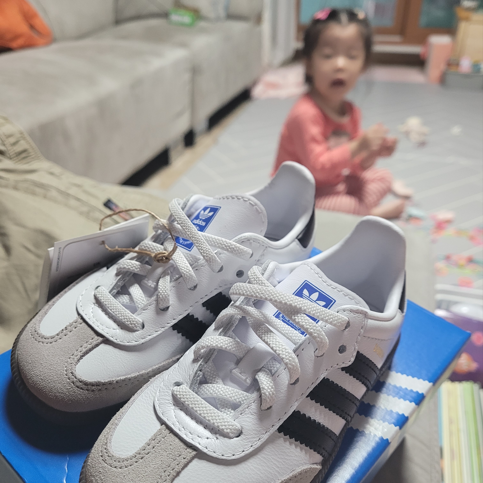 (Infant) Adidas Samba OG Cloud White Core Black 착용 스타일