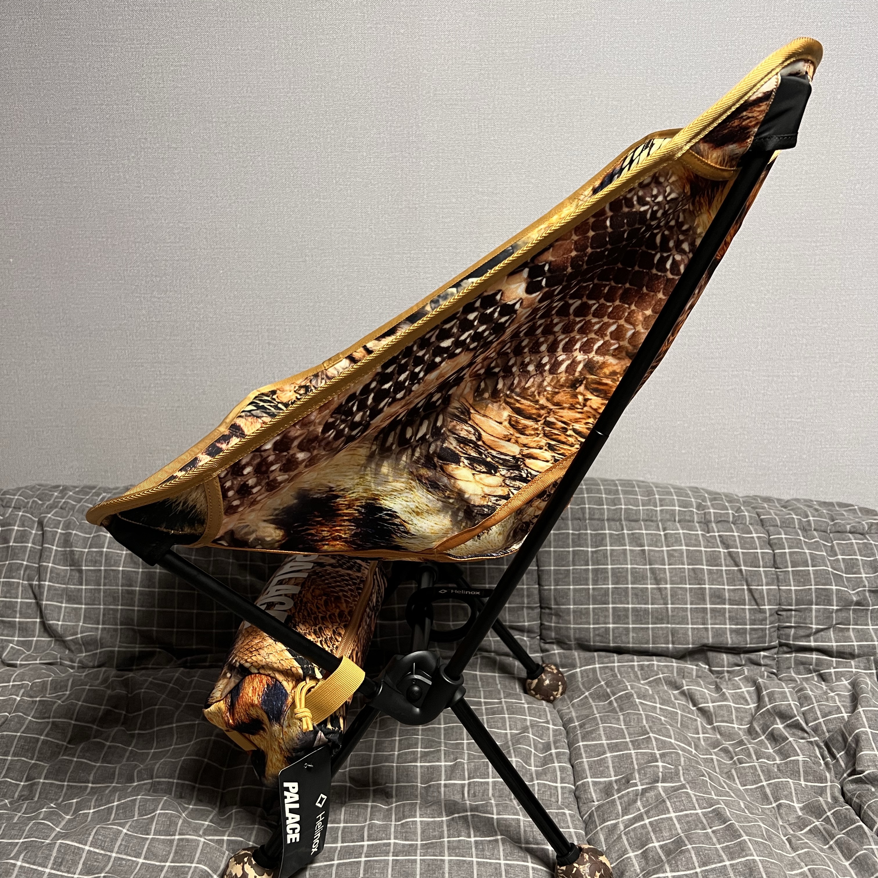 Helinox x Palace Animal Tactical Chair One Yellow - 23FW 착용 스타일 - 4