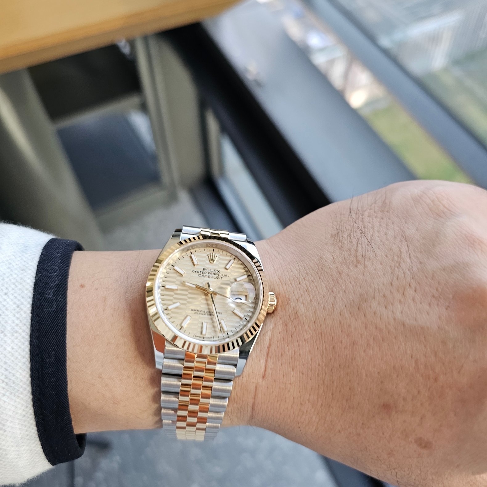 Rolex Datejust 36mm 126233 Fluted Motif Golden Jubilee 착용 스타일 - 3