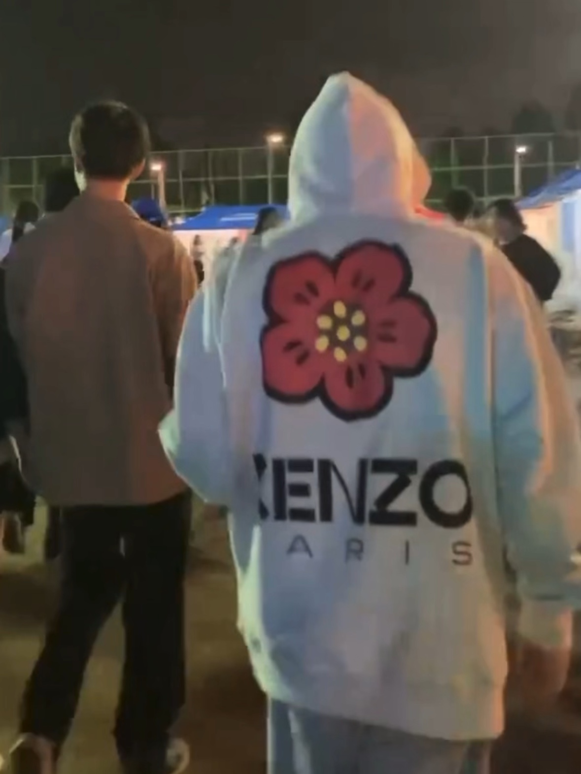 Kenzo Boke Flower Oversized Hoodie Sweatshirt Pale Grey 착용 스타일 - 2