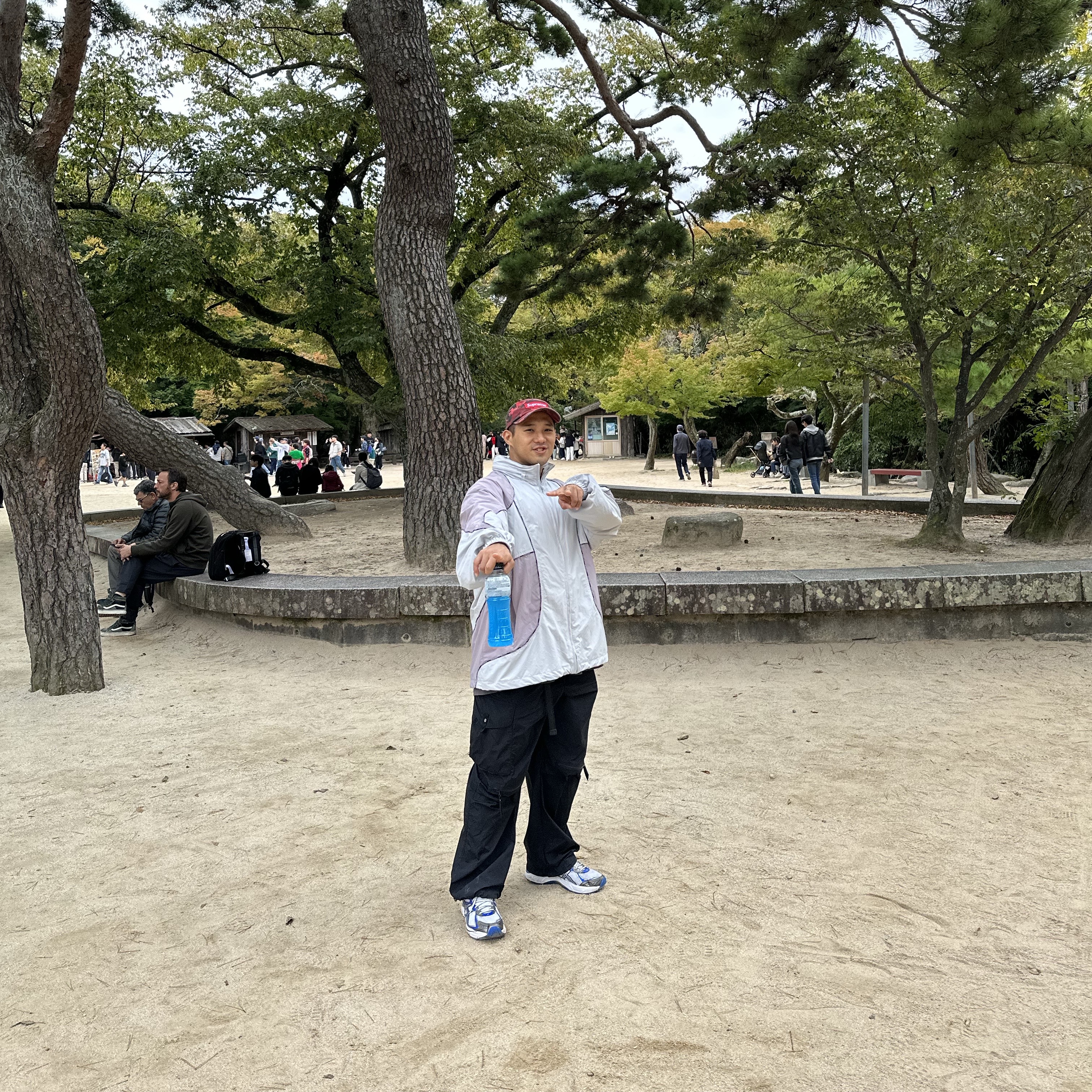 Supreme Logo Piping Hooded Track Jacket Grey - 23FW, Supreme Military Camp Cap Red Camo - 23SS 착용 스타일 - 5