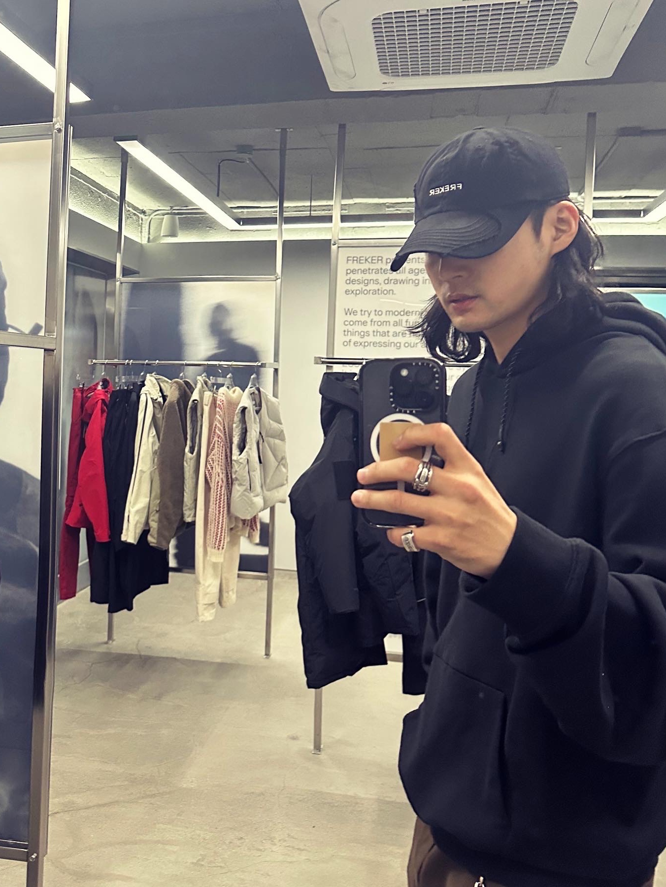 Apple iPhone 14 Pro 256GB Space Black (Korean Ver.), Our Legacy Ladon Brass Keychain Matte Nickel 착용 스타일