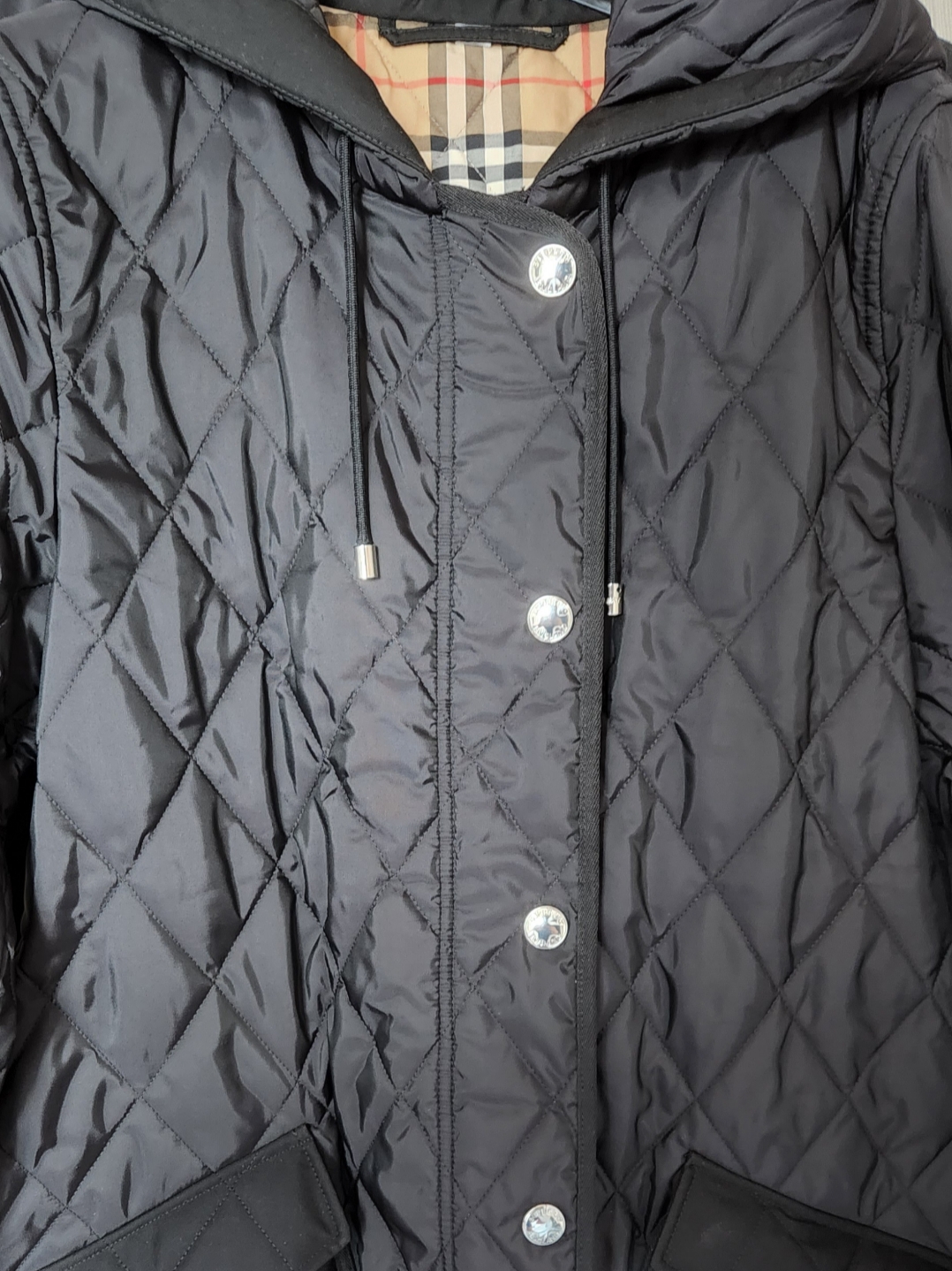 (W) Burberry Diamond Quilted Thermoregulated Hooded Coat Black 착용 스타일