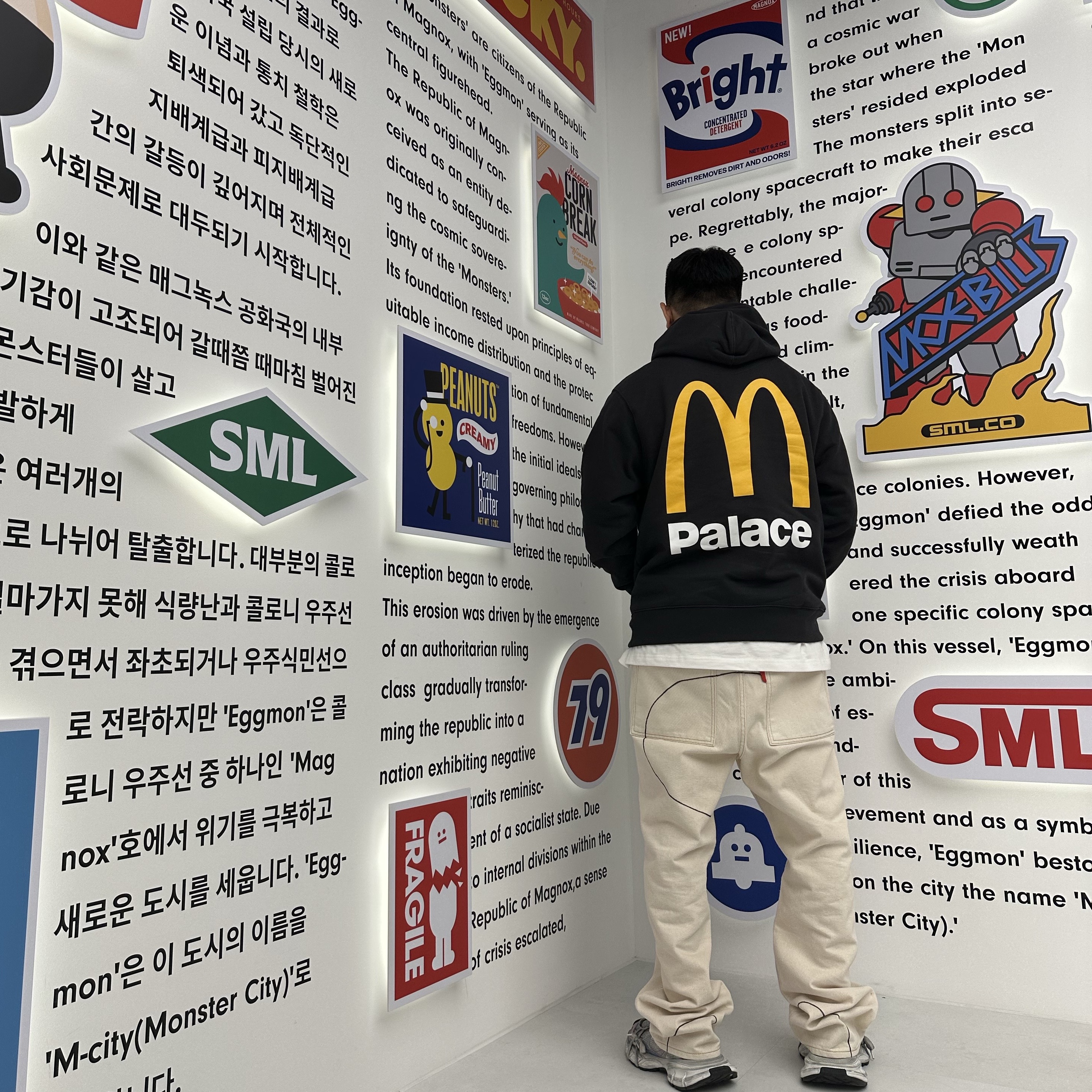 Palace x McDonald's Logo Hood Black - 23FW, Balenciaga 3XL Sneakers White Red Blue 착용 스타일 - 1