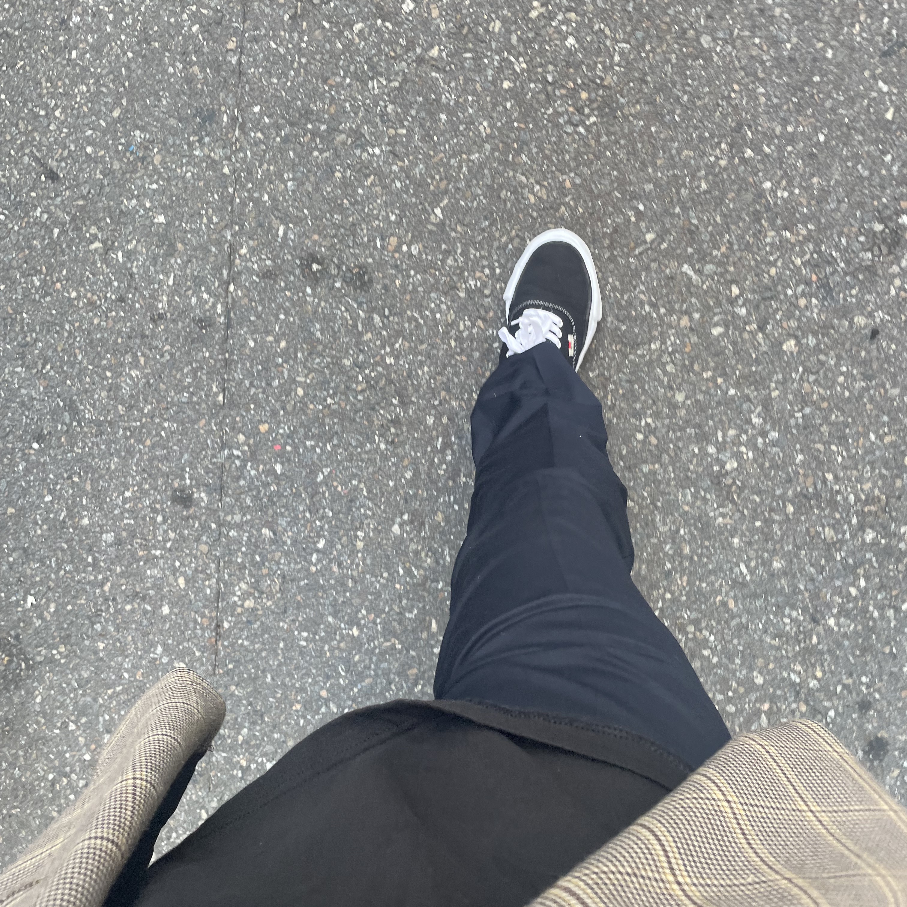 Maison Mihara Yasuhiro Baker OG Sole Canvas Low Cut Sneakers Black 착용 스타일 - 1