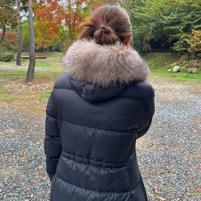 (W) Moncler Khloe Long Down Jacket Black - 23FW, (W) Moncler Boedic Long Down Jacket Black - 22FW 착용 스타일 - 4