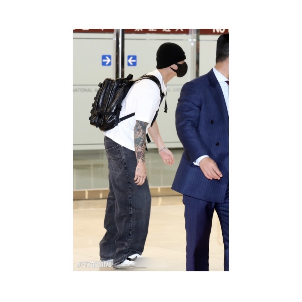 Balenciaga Army Small Backpack Black, Nike Air More Uptempo 96 Copy and Paste White 착용 스타일 - 3