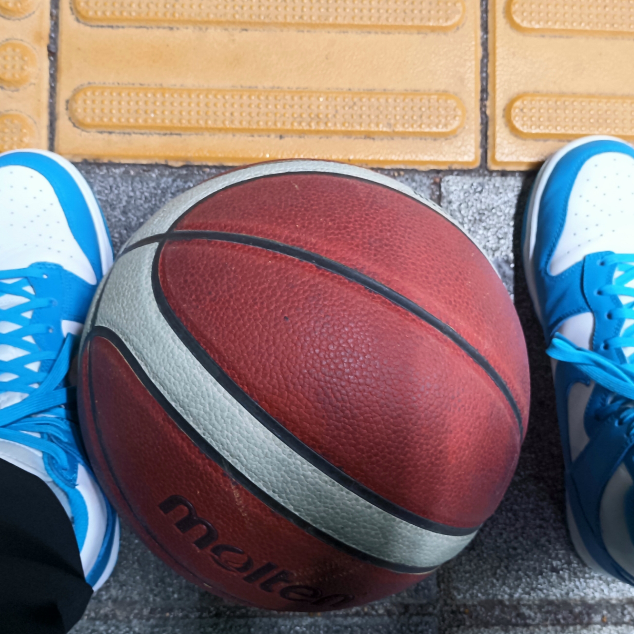 Nike Dunk High Retro Championship Blue 착용 스타일