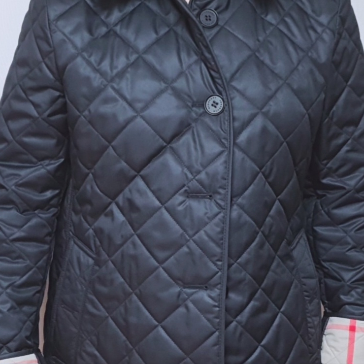 (W) Burberry New Frankby Quilted Jacket Navy 착용 스타일
