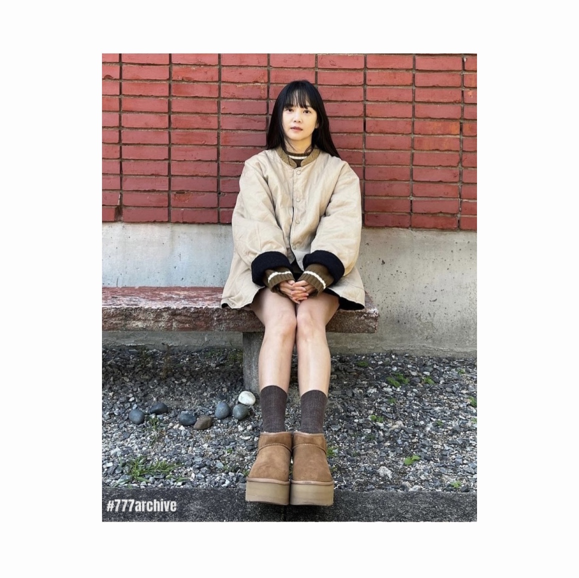 (W) UGG Classic Ultra Mini Platform Boots Chestnut 착용 스타일 - 1