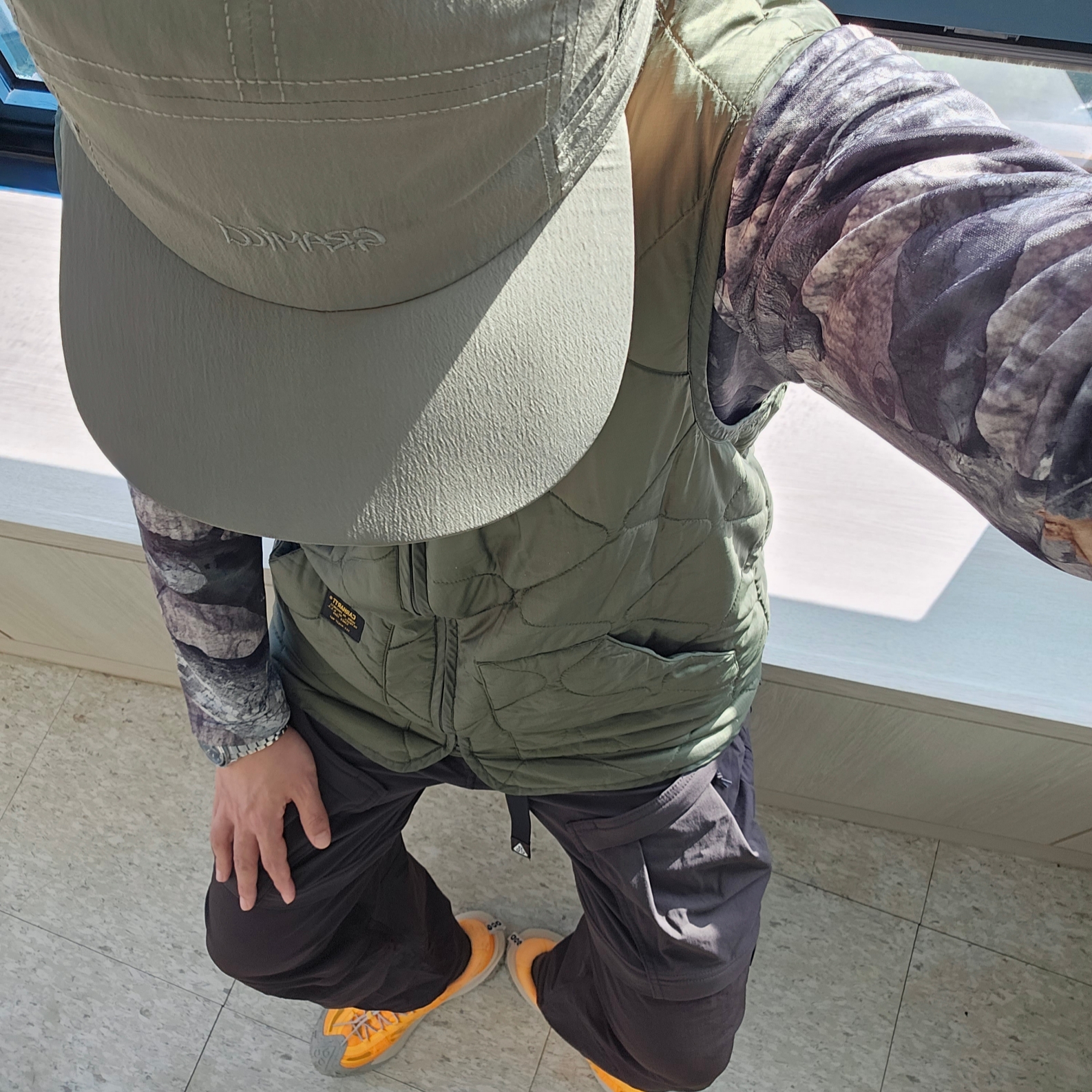 Nike ACG Mountain Fly 2 Low Laser Orange, Nike ACG Smith Summit Cargo Pants Velvet Brown - Asia 착용 스타일 - 3
