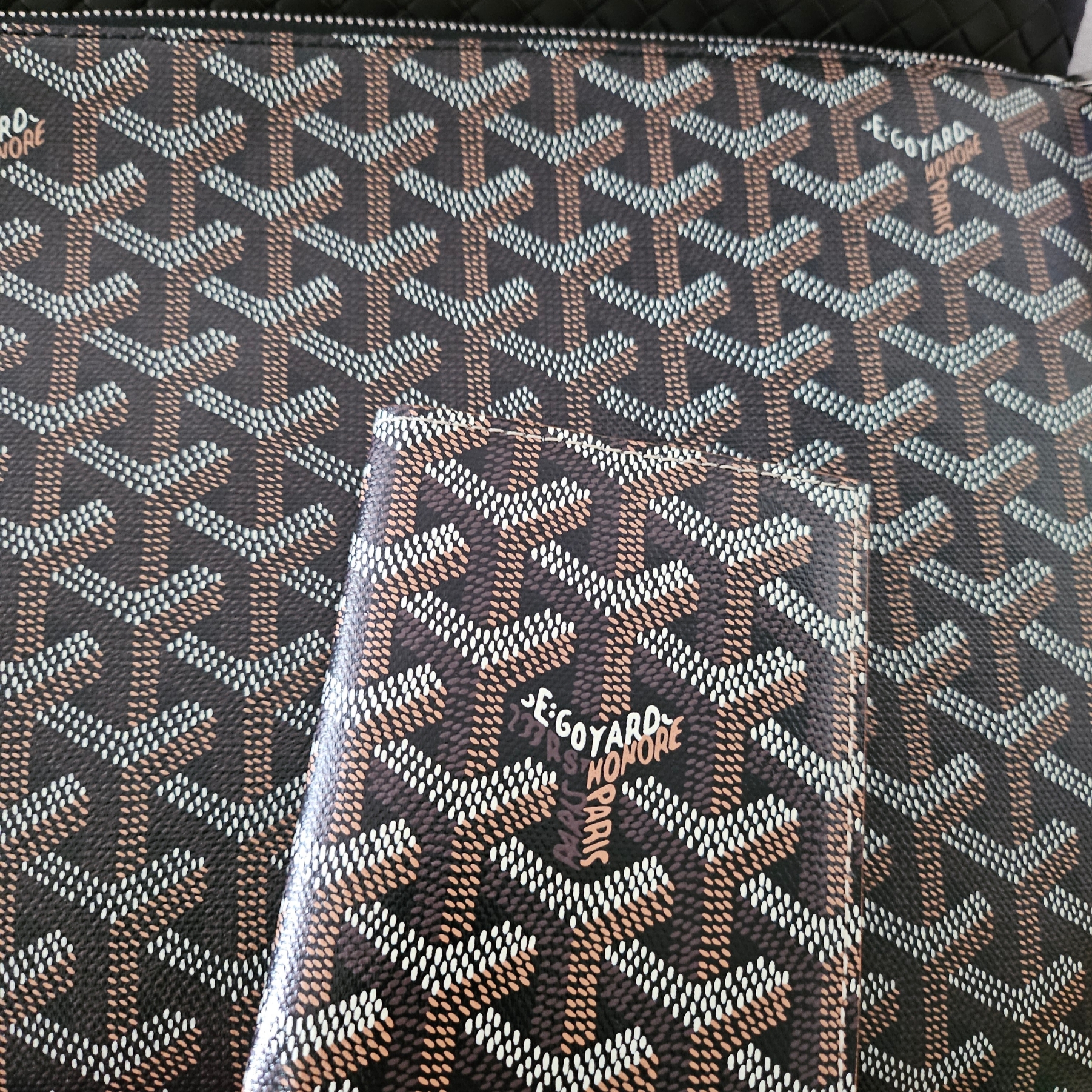 Goyard Saint Marc Card Holder Black Tan 착용 스타일