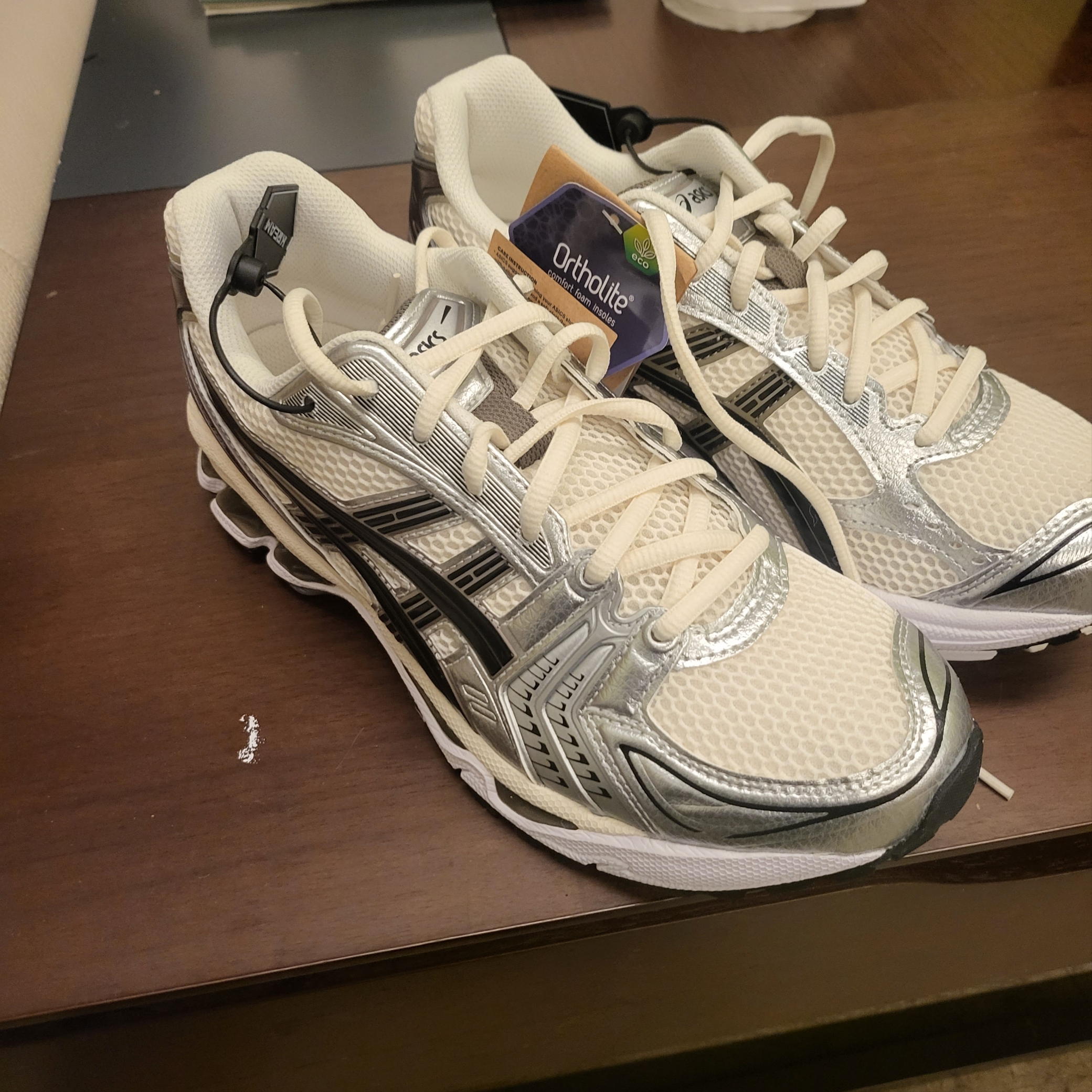 Asics Gel-Kayano 14 Cream Black 착용 스타일