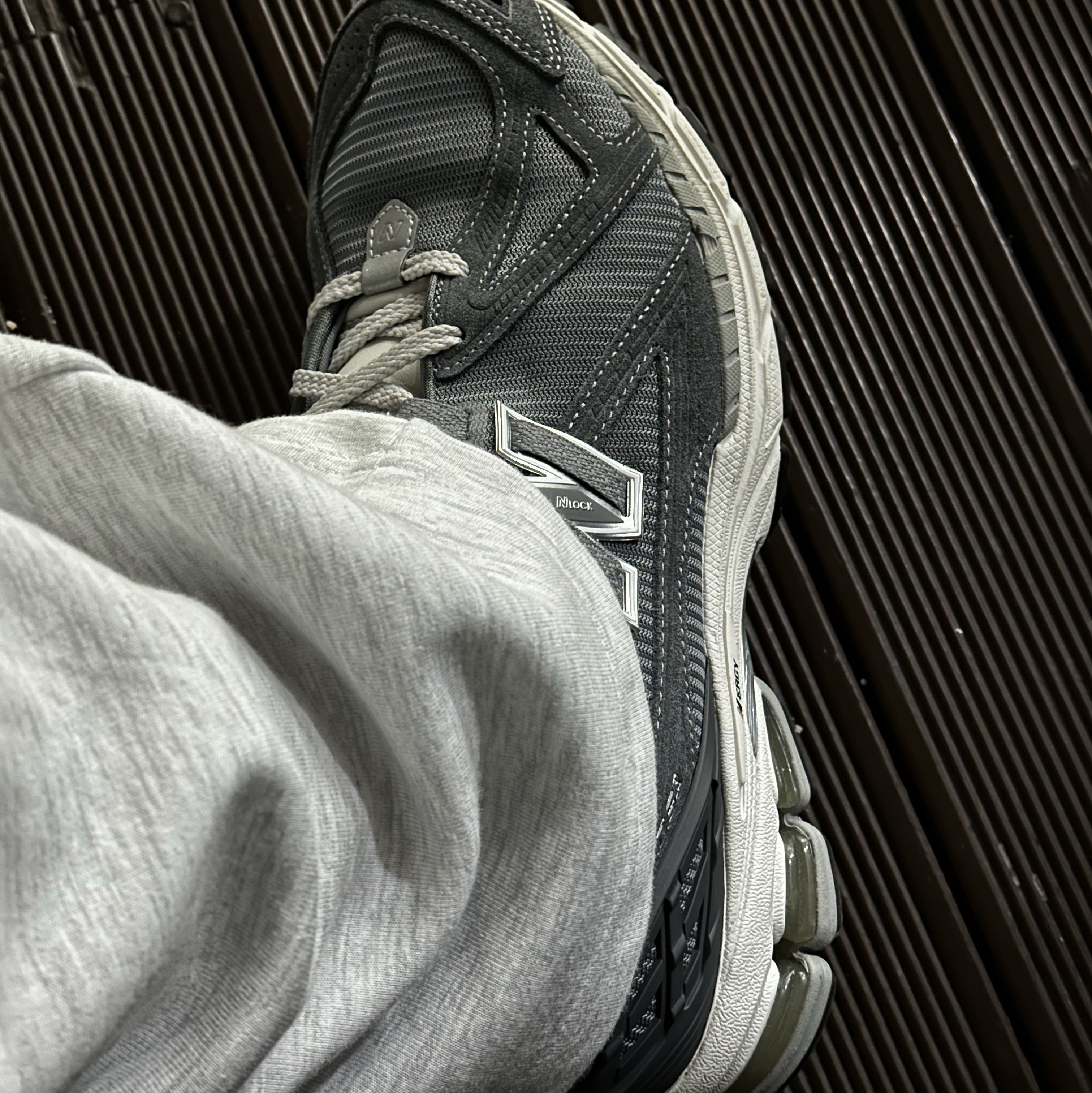 New Balance 1906R Titanium Grey Matter 착용 스타일