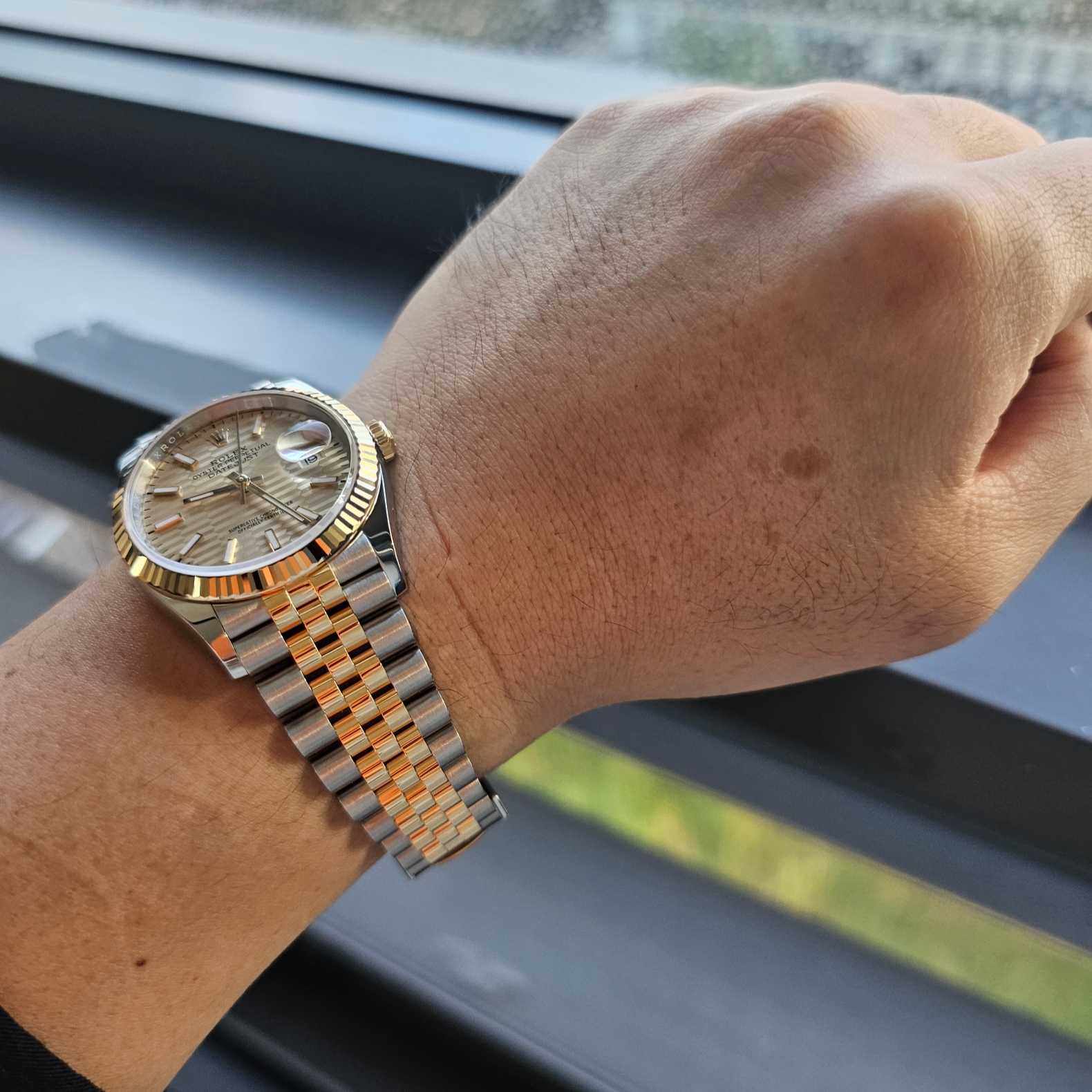 Rolex Datejust 36mm 126233 Fluted Motif Golden Jubilee 착용 스타일 - 2