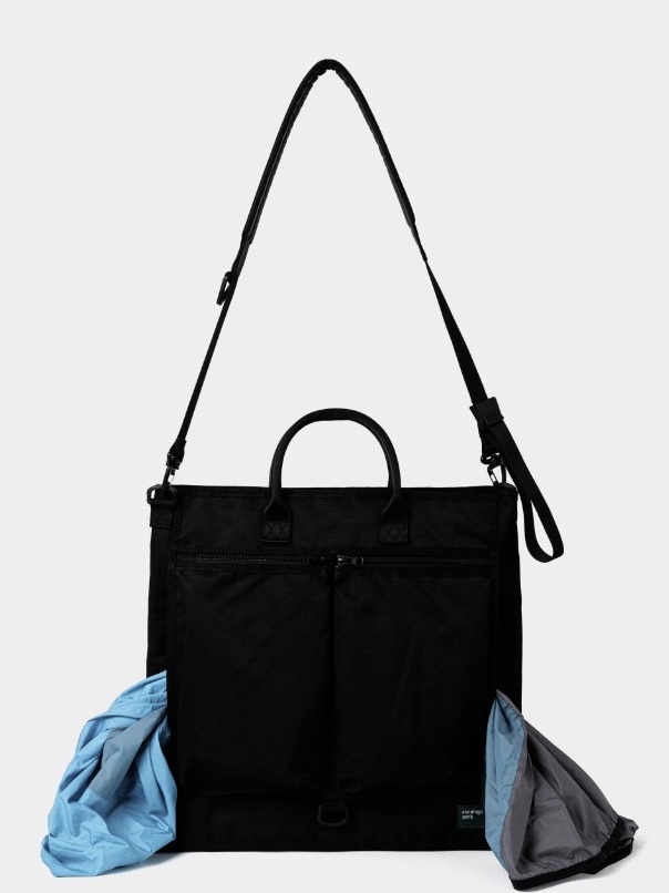 Found Pocket Lid Helmet Bag Black 착용 스타일