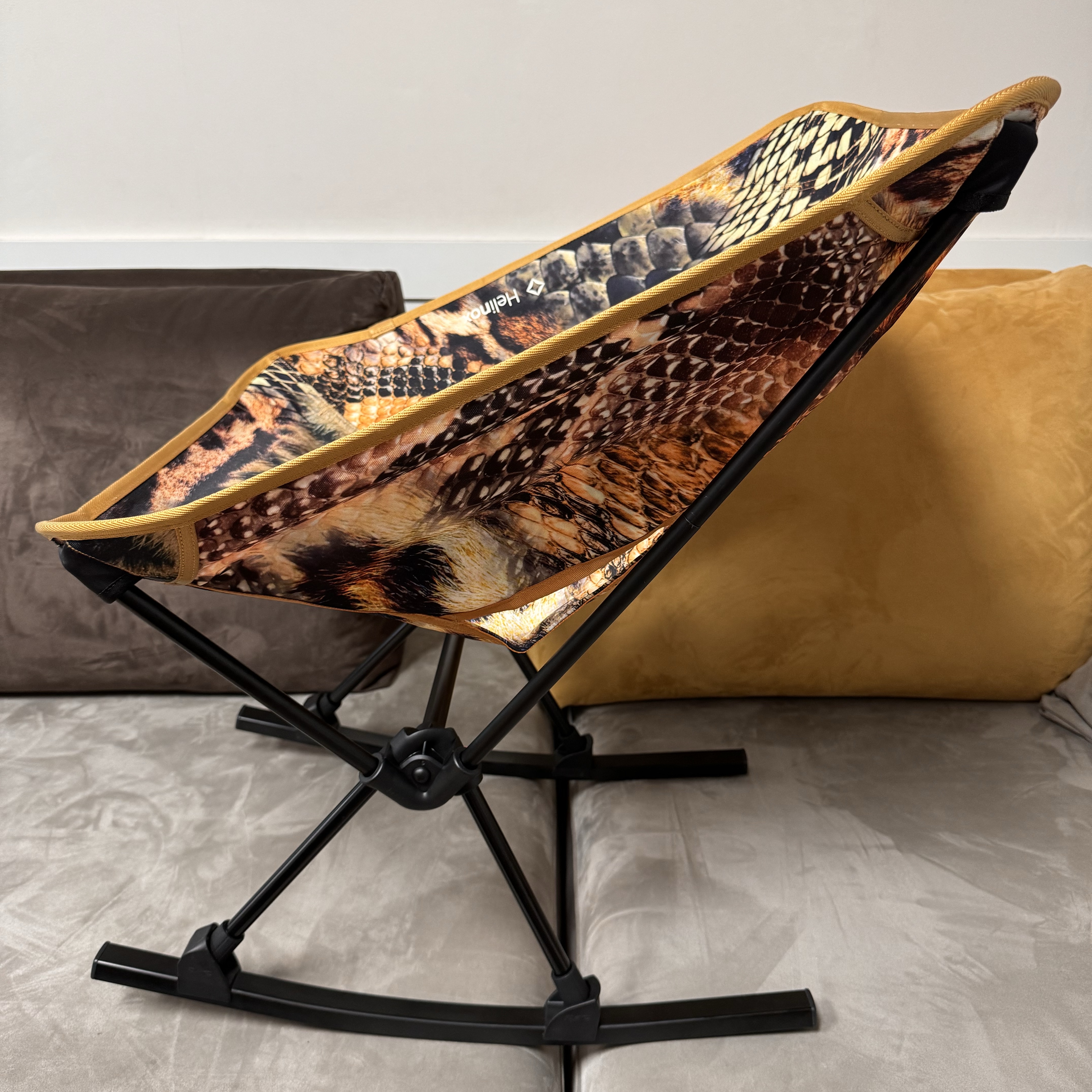 Helinox x Palace Animal Tactical Chair One Yellow - 23FW 착용 스타일 - 4