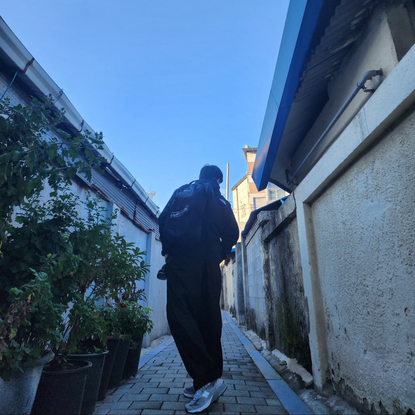 Jansport Super Stash Black, The North Face Hi Mountain Jacket Black 착용 스타일 - 4